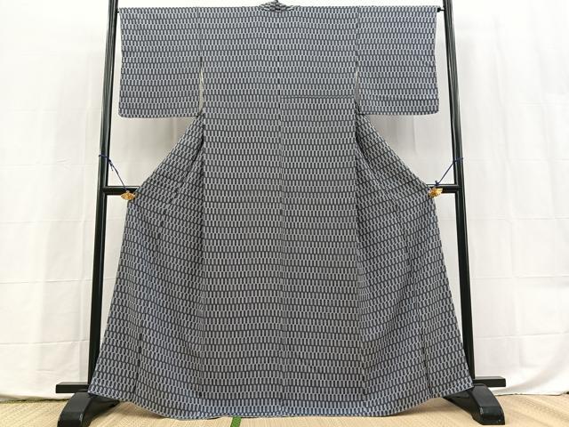 平和屋の平和屋着物●上質な小紋　矢羽文　正絹　逸品　未使用　BAAX9946yc｜アングル2