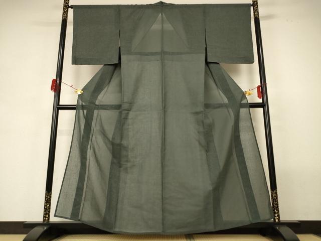 ■■■　サイズ　■■■ 身丈 158.5cm（肩から） 裄丈 65.5cm 袖丈 49cm　縫込み 6cm 袖幅 33cm 前幅 24cm 後幅 30cm 着物縫いこみ 内揚げ 4.5cm 裄 お袖側 約2.5cm　身頃側 約2cm ■■■　商品詳細　■■■ 【正絹・紋なし・未使用】 状態は特に目立ったシミ汚れなどもなく大変良い状態です。 大変上質な逸品になります。 お安く出品致しますので、是非この機会にいかがでしょうか？ ■■■　注意事項　■■■ ■モニター発色の具合により色合いが異なる場合がございます。 ■寸法は多少の誤差が生じる場合がございますのでご了承ください。 ■縫込みの長さが左右非対称の場合は短い部分を記載しております。 左右非対称であってもご返品・お値引き等の保証は出来かねますので、ご了承の上ご購入をお願い致します。 ■シミ等のチェックには注意を払っておりますが、見落としがある場合もございますし、個人の見解も様々ですので神経質な方のご購入はお控えください。 ■箪笥に入っておりました着物や帯なので畳みシワや匂いがあるものもございます。 ■お休みは基本的に土日祝となりますが、その他臨時でお休みする場合がございますのでご了承ください。 ■商品の発送は平日のみの発送となります。 ■夜間と土曜、日曜日はお問い合わせの回答が遅れる場合がございます。 ■当店では、お直し、紋入れ、お手入れ等は承っておりません。 ■生地の状態（ヤケ、経年劣化等）によってはサイズ直しが出来ない場合がございます。 その点もどうかご了承のうえ、ご購入をお願いいたします。 ■弊社で取り扱う商品は一点ものにつき、時期や在庫状況に応じて金額が変更となる場合がございます。 ■検針は行っておりません。予めご了承いただきますようお願いいたします。 ■【洗える着物】と記載のある商品におきましては、商品お届け後に洗濯を行ってしまってからのご返品にはご対応しかねます。 念の為、専門店でのお手入れをお願いいたします。 ■着物のサイズ目安は下記を参考ください↓ ＜女性着物＞　お端折り次第で＋5cm　−1cmが着用可能サイズ 　例）身丈170cmの場合、身長160cm〜175cm ＜男性着物＞　身丈＋約25cm〜27cm程が適応身長 　例）身丈155cmの場合、身長180〜182cm