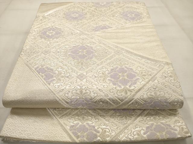 ■■■　サイズ　■■■ 長さ 424cm 幅 30cm程 ■■■　商品詳細　■■■ 【正絹】 詳細に関しましては、画像をご確認ください。 大変上質な逸品になります。 お安く出品致しますので、是非この機会にいかがでしょうか？ ■■■　注意事項　■■■ ■モニター発色の具合により色合いが異なる場合がございます。 ■寸法は多少の誤差が生じる場合がございますのでご了承ください。 ■縫込みの長さが左右非対称の場合は短い部分を記載しております。 左右非対称であってもご返品・お値引き等の保証は出来かねますので、ご了承の上ご購入をお願い致します。 ■シミ等のチェックには注意を払っておりますが、見落としがある場合もございますし、個人の見解も様々ですので神経質な方のご購入はお控えください。 ■箪笥に入っておりました着物や帯なので畳みシワや匂いがあるものもございます。 ■お休みは基本的に土日祝となりますが、その他臨時でお休みする場合がございますのでご了承ください。 ■商品の発送は平日のみの発送となります。 ■夜間と土曜、日曜日はお問い合わせの回答が遅れる場合がございます。 ■当店では、お直し、紋入れ、お手入れ等は承っておりません。 ■生地の状態（ヤケ、経年劣化等）によってはサイズ直しが出来ない場合がございます。 その点もどうかご了承のうえ、ご購入をお願いいたします。 ■弊社で取り扱う商品は一点ものにつき、時期や在庫状況に応じて金額が変更となる場合がございます。 ■検針は行っておりません。予めご了承いただきますようお願いいたします。 ■【洗える着物】と記載のある商品におきましては、商品お届け後に洗濯を行ってしまってからのご返品にはご対応しかねます。 念の為、専門店でのお手入れをお願いいたします。 ■着物のサイズ目安は下記を参考ください↓ ＜女性着物＞　お端折り次第で＋5cm　−1cmが着用可能サイズ 　例）身丈170cmの場合、身長160cm〜175cm ＜男性着物＞　身丈＋約25cm〜27cm程が適応身長 　例）身丈155cmの場合、身長180〜182cm