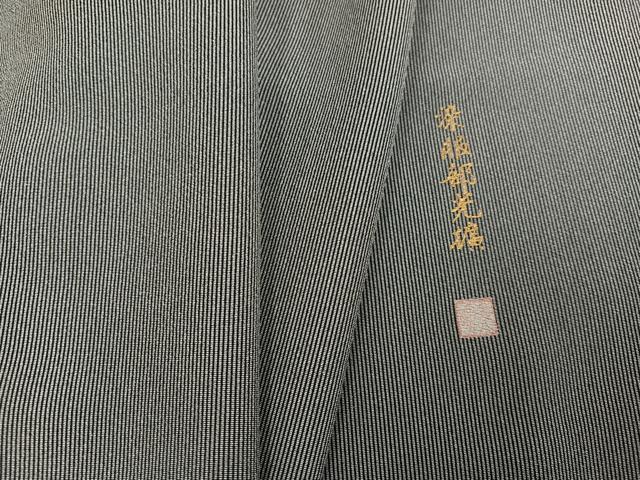 ■■■　サイズ　■■■ 身丈 161.5cm（肩から） 裄丈 65cm 袖丈 47.5cm　縫込み 4cm 袖幅 32cm 前幅 23.5cm 後幅 27.5cm 着物縫いこみ 内揚げ 3cm 裄 お袖側 約4cm　身頃側 約2cm ■■■　商品詳細　■■■ 【正絹】 状態は特に目立ったシミ汚れなどもなく大変良い状態です。 大変上質な逸品になります。 お安く出品致しますので、是非この機会にいかがでしょうか？ ■■■　注意事項　■■■ ■モニター発色の具合により色合いが異なる場合がございます。 ■寸法は多少の誤差が生じる場合がございますのでご了承ください。 ■縫込みの長さが左右非対称の場合は短い部分を記載しております。 左右非対称であってもご返品・お値引き等の保証は出来かねますので、ご了承の上ご購入をお願い致します。 ■シミ等のチェックには注意を払っておりますが、見落としがある場合もございますし、個人の見解も様々ですので神経質な方のご購入はお控えください。 ■箪笥に入っておりました着物や帯なので畳みシワや匂いがあるものもございます。 ■お休みは基本的に土日祝となりますが、その他臨時でお休みする場合がございますのでご了承ください。 ■商品の発送は平日のみの発送となります。 ■夜間と土曜、日曜日はお問い合わせの回答が遅れる場合がございます。 ■当店では、お直し、紋入れ、お手入れ等は承っておりません。 ■生地の状態（ヤケ、経年劣化等）によってはサイズ直しが出来ない場合がございます。 その点もどうかご了承のうえ、ご購入をお願いいたします。 ■弊社で取り扱う商品は一点ものにつき、時期や在庫状況に応じて金額が変更となる場合がございます。 ■検針は行っておりません。予めご了承いただきますようお願いいたします。 ■【洗える着物】と記載のある商品におきましては、商品お届け後に洗濯を行ってしまってからのご返品にはご対応しかねます。 念の為、専門店でのお手入れをお願いいたします。 ■着物のサイズ目安は下記を参考ください↓ ＜女性着物＞　お端折り次第で＋5cm　−1cmが着用可能サイズ 　例）身丈170cmの場合、身長160cm〜175cm ＜男性着物＞　身丈＋約25cm〜27cm程が適応身長 　例）身丈155cmの場合、身長180〜182cm