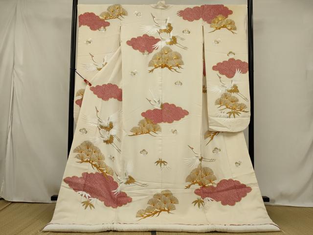 ■■■　サイズ　■■■ 身丈 183cm（肩から） 裄丈 67.5cm 袖丈 100.5cm　縫込み 5.5cm 袖幅 33cm 前幅 25.5cm 後幅 31cm 着物縫いこみ 内揚げ 0cm 裄 お袖側 約0cm　身頃側 約2cm ■■■　商品詳細　■■■ 【正絹・ふき綿仕立て】 状態は接写画像のように袖口・右袖前後・衿に薄い汚れがございますが その他特に目立ったシミ汚れなどもなく大変良い状態です。 大変上質な逸品になります。 お安く出品致しますので、是非この機会にいかがでしょうか？ ■■■　注意事項　■■■ ■モニター発色の具合により色合いが異なる場合がございます。 ■寸法は多少の誤差が生じる場合がございますのでご了承ください。 ■縫込みの長さが左右非対称の場合は短い部分を記載しております。 左右非対称であってもご返品・お値引き等の保証は出来かねますので、ご了承の上ご購入をお願い致します。 ■シミ等のチェックには注意を払っておりますが、見落としがある場合もございますし、個人の見解も様々ですので神経質な方のご購入はお控えください。 ■箪笥に入っておりました着物や帯なので畳みシワや匂いがあるものもございます。 ■お休みは基本的に土日祝となりますが、その他臨時でお休みする場合がございますのでご了承ください。 ■商品の発送は平日のみの発送となります。 ■夜間と土曜、日曜日はお問い合わせの回答が遅れる場合がございます。 ■当店では、お直し、紋入れ、お手入れ等は承っておりません。 ■生地の状態（ヤケ、経年劣化等）によってはサイズ直しが出来ない場合がございます。 その点もどうかご了承のうえ、ご購入をお願いいたします。 ■弊社で取り扱う商品は一点ものにつき、時期や在庫状況に応じて金額が変更となる場合がございます。 ■検針は行っておりません。予めご了承いただきますようお願いいたします。 ■【洗える着物】と記載のある商品におきましては、商品お届け後に洗濯を行ってしまってからのご返品にはご対応しかねます。 念の為、専門店でのお手入れをお願いいたします。 ■写真に写っている物が全てになります。 それ以外の付属品はございませんのでご了承ください。 ■状態に関する写真につきましては、掲載可能な写真枚数に限りがあるため、 各箇所につき1枚参考画像を掲載しております。 ■着物のサイズ目安は下記を参考ください↓ ＜女性着物＞　お端折り次第で＋5cm　−10cmが着用可能サイズ 　例）身丈170cmの場合、身長160cm〜175cm ＜男性着物＞　身丈＋約25cm〜27cm程が適応身長 　例）身丈155cmの場合、身長180cm〜182cm