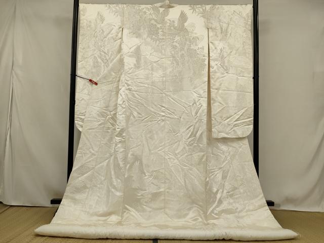 ■■■　サイズ　■■■ 身丈 189cm（肩から） 裄丈 66.5cm 袖丈 102.5cm　縫込み 5cm 袖幅 32.5cm 前幅 29cm 後幅 31cm 着物縫いこみ 内揚げ 0cm 裄 お袖側 約2cm　身頃側 約2cm ■■■　商品詳細　■■■ 【正絹・ふき綿仕立て】 状態は接写画像のように袖口・後身頃に薄い汚れがございますが その他特に目立ったシミ汚れなどもなく大変良い状態です。 大変上質な逸品になります。 お安く出品致しますので、是非この機会にいかがでしょうか？ ■■■　注意事項　■■■ ■モニター発色の具合により色合いが異なる場合がございます。 ■寸法は多少の誤差が生じる場合がございますのでご了承ください。 ■縫込みの長さが左右非対称の場合は短い部分を記載しております。 左右非対称であってもご返品・お値引き等の保証は出来かねますので、ご了承の上ご購入をお願い致します。 ■シミ等のチェックには注意を払っておりますが、見落としがある場合もございますし、個人の見解も様々ですので神経質な方のご購入はお控えください。 ■箪笥に入っておりました着物や帯なので畳みシワや匂いがあるものもございます。 ■お休みは基本的に土日祝となりますが、その他臨時でお休みする場合がございますのでご了承ください。 ■商品の発送は平日のみの発送となります。 ■夜間と土曜、日曜日はお問い合わせの回答が遅れる場合がございます。 ■当店では、お直し、紋入れ、お手入れ等は承っておりません。 ■生地の状態（ヤケ、経年劣化等）によってはサイズ直しが出来ない場合がございます。 その点もどうかご了承のうえ、ご購入をお願いいたします。 ■弊社で取り扱う商品は一点ものにつき、時期や在庫状況に応じて金額が変更となる場合がございます。 ■検針は行っておりません。予めご了承いただきますようお願いいたします。 ■【洗える着物】と記載のある商品におきましては、商品お届け後に洗濯を行ってしまってからのご返品にはご対応しかねます。 念の為、専門店でのお手入れをお願いいたします。 ■写真に写っている物が全てになります。 それ以外の付属品はございませんのでご了承ください。 ■状態に関する写真につきましては、掲載可能な写真枚数に限りがあるため、 各箇所につき1枚参考画像を掲載しております。 ■着物のサイズ目安は下記を参考ください↓ ＜女性着物＞　お端折り次第で＋5cm　−10cmが着用可能サイズ 　例）身丈170cmの場合、身長160cm〜175cm ＜男性着物＞　身丈＋約25cm〜27cm程が適応身長 　例）身丈155cmの場合、身長180cm〜182cm