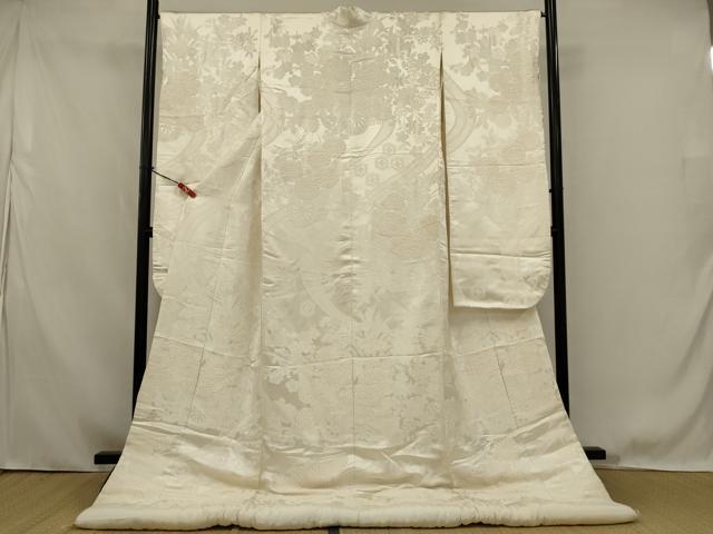 ■■■　サイズ　■■■ 身丈 184.5cm（肩から） 裄丈 66cm 袖丈 103cm　縫込み 5cm 袖幅 31.5cm 前幅 27.5cm 後幅 30.5cm 着物縫いこみ 内揚げ 0cm 裄 お袖側 約2cm　身頃側 約1cm ■■■　商品詳細　■■■ 【正絹・ふき綿仕立て】 状態は接写画像のように袖口・八掛・上前・上前おくみに薄い汚れがございますが その他特に目立ったシミ汚れなどもなく大変良い状態です。 大変上質な逸品になります。 お安く出品致しますので、是非この機会にいかがでしょうか？ ■■■　注意事項　■■■ ■モニター発色の具合により色合いが異なる場合がございます。 ■寸法は多少の誤差が生じる場合がございますのでご了承ください。 ■縫込みの長さが左右非対称の場合は短い部分を記載しております。 左右非対称であってもご返品・お値引き等の保証は出来かねますので、ご了承の上ご購入をお願い致します。 ■シミ等のチェックには注意を払っておりますが、見落としがある場合もございますし、個人の見解も様々ですので神経質な方のご購入はお控えください。 ■箪笥に入っておりました着物や帯なので畳みシワや匂いがあるものもございます。 ■お休みは基本的に土日祝となりますが、その他臨時でお休みする場合がございますのでご了承ください。 ■商品の発送は平日のみの発送となります。 ■夜間と土曜、日曜日はお問い合わせの回答が遅れる場合がございます。 ■当店では、お直し、紋入れ、お手入れ等は承っておりません。 ■生地の状態（ヤケ、経年劣化等）によってはサイズ直しが出来ない場合がございます。 その点もどうかご了承のうえ、ご購入をお願いいたします。 ■弊社で取り扱う商品は一点ものにつき、時期や在庫状況に応じて金額が変更となる場合がございます。 ■検針は行っておりません。予めご了承いただきますようお願いいたします。 ■【洗える着物】と記載のある商品におきましては、商品お届け後に洗濯を行ってしまってからのご返品にはご対応しかねます。 念の為、専門店でのお手入れをお願いいたします。 ■写真に写っている物が全てになります。 それ以外の付属品はございませんのでご了承ください。 ■状態に関する写真につきましては、掲載可能な写真枚数に限りがあるため、 各箇所につき1枚参考画像を掲載しております。 ■着物のサイズ目安は下記を参考ください↓ ＜女性着物＞　お端折り次第で＋5cm　−10cmが着用可能サイズ 　例）身丈170cmの場合、身長160cm〜175cm ＜男性着物＞　身丈＋約25cm〜27cm程が適応身長 　例）身丈155cmの場合、身長180cm〜182cm