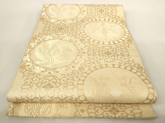 ■■■　サイズ　■■■ 長さ 424cm 幅 30cm程 ■■■　商品詳細　■■■ 【正絹・芯なし】 詳細に関しましては、画像をご確認ください。 大変上質な逸品になります。 お安く出品致しますので、是非この機会にいかがでしょうか？ ■■■　注意事項　■■■ ■モニター発色の具合により色合いが異なる場合がございます。 ■寸法は多少の誤差が生じる場合がございますのでご了承ください。 ■縫込みの長さが左右非対称の場合は短い部分を記載しております。 左右非対称であってもご返品・お値引き等の保証は出来かねますので、ご了承の上ご購入をお願い致します。 ■シミ等のチェックには注意を払っておりますが、見落としがある場合もございますし、個人の見解も様々ですので神経質な方のご購入はお控えください。 ■箪笥に入っておりました着物や帯なので畳みシワや匂いがあるものもございます。 ■お休みは基本的に土日祝となりますが、その他臨時でお休みする場合がございますのでご了承ください。 ■商品の発送は平日のみの発送となります。 ■夜間と土曜、日曜日はお問い合わせの回答が遅れる場合がございます。 ■当店では、お直し、紋入れ、お手入れ等は承っておりません。 ■生地の状態（ヤケ、経年劣化等）によってはサイズ直しが出来ない場合がございます。 その点もどうかご了承のうえ、ご購入をお願いいたします。 ■弊社で取り扱う商品は一点ものにつき、時期や在庫状況に応じて金額が変更となる場合がございます。 ■検針は行っておりません。予めご了承いただきますようお願いいたします。 ■【洗える着物】と記載のある商品におきましては、商品お届け後に洗濯を行ってしまってからのご返品にはご対応しかねます。 念の為、専門店でのお手入れをお願いいたします。 ■着物のサイズ目安は下記を参考ください↓ ＜女性着物＞　お端折り次第で＋5cm　−1cmが着用可能サイズ 　例）身丈170cmの場合、身長160cm〜175cm ＜男性着物＞　身丈＋約25cm〜27cm程が適応身長 　例）身丈155cmの場合、身長180〜182cm