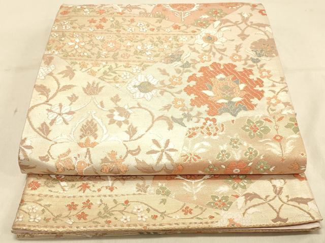■■■　サイズ　■■■ 長さ 432cm 幅 31cm程 ■■■　商品詳細　■■■ 【正絹・芯なし】 詳細に関しましては、画像をご確認ください。 大変上質な逸品になります。 お安く出品致しますので、是非この機会にいかがでしょうか？ ■■■　注意事項　■■■ ■モニター発色の具合により色合いが異なる場合がございます。 ■寸法は多少の誤差が生じる場合がございますのでご了承ください。 ■縫込みの長さが左右非対称の場合は短い部分を記載しております。 左右非対称であってもご返品・お値引き等の保証は出来かねますので、ご了承の上ご購入をお願い致します。 ■シミ等のチェックには注意を払っておりますが、見落としがある場合もございますし、個人の見解も様々ですので神経質な方のご購入はお控えください。 ■箪笥に入っておりました着物や帯なので畳みシワや匂いがあるものもございます。 ■お休みは基本的に土日祝となりますが、その他臨時でお休みする場合がございますのでご了承ください。 ■商品の発送は平日のみの発送となります。 ■夜間と土曜、日曜日はお問い合わせの回答が遅れる場合がございます。 ■当店では、お直し、紋入れ、お手入れ等は承っておりません。 ■生地の状態（ヤケ、経年劣化等）によってはサイズ直しが出来ない場合がございます。 その点もどうかご了承のうえ、ご購入をお願いいたします。 ■弊社で取り扱う商品は一点ものにつき、時期や在庫状況に応じて金額が変更となる場合がございます。 ■検針は行っておりません。予めご了承いただきますようお願いいたします。 ■【洗える着物】と記載のある商品におきましては、商品お届け後に洗濯を行ってしまってからのご返品にはご対応しかねます。 念の為、専門店でのお手入れをお願いいたします。 ■着物のサイズ目安は下記を参考ください↓ ＜女性着物＞　お端折り次第で＋5cm　−1cmが着用可能サイズ 　例）身丈170cmの場合、身長160cm〜175cm ＜男性着物＞　身丈＋約25cm〜27cm程が適応身長 　例）身丈155cmの場合、身長180〜182cm