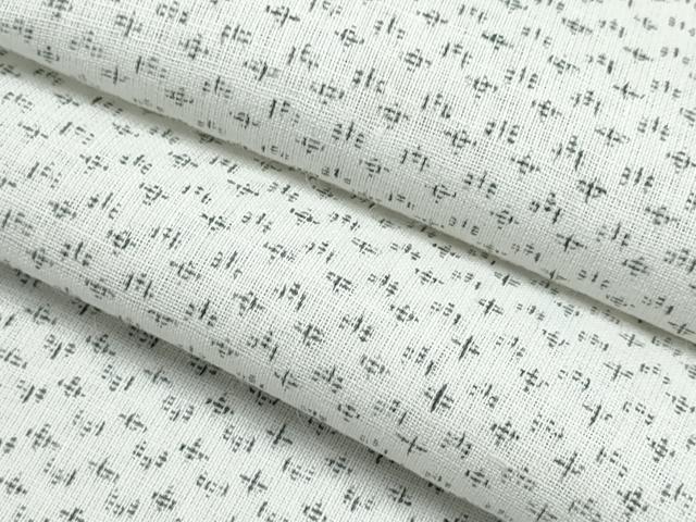 ■■■　サイズ　■■■ 身丈 153cm（肩から） 裄丈 74.5cm 袖丈 51cm　縫込み 3cm 袖幅 38.5cm 前幅 27cm 後幅 33.5cm 着物縫いこみ 内揚げ 2.5cm 裄 お袖側 約2cm　身頃側 約2.5cm ■■■　商品詳細　■■■ 【綿・ポリエステル】 状態は接写画像のように表地所々・衿山・衿裏に薄い汚れがございます。 ぜひお手入れをされてお召しになられてはいかがでしょうか お安く出品致しますので、是非この機会にいかがでしょうか？ ■■■　注意事項　■■■ ■モニター発色の具合により色合いが異なる場合がございます。 ■寸法は多少の誤差が生じる場合がございますのでご了承ください。 ■縫込みの長さが左右非対称の場合は短い部分を記載しております。 左右非対称であってもご返品・お値引き等の保証は出来かねますので、ご了承の上ご購入をお願い致します。 ■シミ等のチェックには注意を払っておりますが、見落としがある場合もございますし、個人の見解も様々ですので神経質な方のご購入はお控えください。 ■箪笥に入っておりました着物や帯なので畳みシワや匂いがあるものもございます。 ■お休みは基本的に土日祝となりますが、その他臨時でお休みする場合がございますのでご了承ください。 ■商品の発送は平日のみの発送となります。 ■夜間と土曜、日曜日はお問い合わせの回答が遅れる場合がございます。 ■当店では、お直し、紋入れ、お手入れ等は承っておりません。 ■生地の状態（ヤケ、経年劣化等）によってはサイズ直しが出来ない場合がございます。 その点もどうかご了承のうえ、ご購入をお願いいたします。 ■弊社で取り扱う商品は一点ものにつき、時期や在庫状況に応じて金額が変更となる場合がございます。 ■検針は行っておりません。予めご了承いただきますようお願いいたします。 ■【洗える着物】と記載のある商品におきましては、商品お届け後に洗濯を行ってしまってからのご返品にはご対応しかねます。 念の為、専門店でのお手入れをお願いいたします。 ■写真に写っている物が全てになります。それ以外の付属品はございませんのでご了承ください。 ■状態に関する写真につきましては、掲載可能な写真枚数に限りがあるため、各箇所につき1枚参考画像を掲載しております。 ■着物のサイズ目安は下記を参考ください↓ ＜女性着物＞　お端折り次第で＋5cm　−1cmが着用可能サイズ 　例）身丈170cmの場合、身長160cm〜175cm ＜男性着物＞　身丈＋約25cm〜27cm程が適応身長 　例）身丈155cmの場合、身長180〜182cm