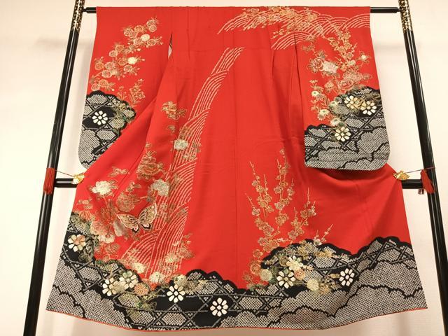 ■■■　サイズ　■■■ 【祝着】 身丈 131cm（肩から） 裄丈 58cm（肩上げ　0cm） 袖丈 75.5cm　縫込み 5cm 袖幅 32cm 前幅 21cm 後幅 28cm 着物縫いこみ 内揚げ 6.5cm （腰上げ　0cm） 裄 お袖側 約4.5cm　身頃側 約3cm ■■■　商品詳細　■■■ 着物【正絹・バチ衿】の状態は接写画像のように胴裏に破れ、右袖前に汚れがございますが その他特に目立ったシミ汚れなどもなく大変良い状態です。 大変上質な逸品になります。 お安く出品致しますので、是非この機会にいかがでしょうか？ ■■■　注意事項　■■■ ■モニター発色の具合により色合いが異なる場合がございます。 ■寸法は多少の誤差が生じる場合がございますのでご了承ください。 ■縫込みの長さが左右非対称の場合は短い部分を記載しております。 左右非対称であってもご返品・お値引き等の保証は出来かねますので、ご了承の上ご購入をお願い致します。 ■シミ等のチェックには注意を払っておりますが、見落としがある場合もございますし、個人の見解も様々ですので神経質な方のご購入はお控えください。 ■箪笥に入っておりました着物や帯なので畳みシワや匂いがあるものもございます。 ■お休みは基本的に土日祝となりますが、その他臨時でお休みする場合がございますのでご了承ください。 ■商品の発送は平日のみの発送となります。 ■夜間と土曜、日曜日はお問い合わせの回答が遅れる場合がございます。 ■当店では、お直し、紋入れ、お手入れ等は承っておりません。 ■生地の状態（ヤケ、経年劣化等）によってはサイズ直しが出来ない場合がございます。 その点もどうかご了承のうえ、ご購入をお願いいたします。 ■弊社で取り扱う商品は一点ものにつき、時期や在庫状況に応じて金額が変更となる場合がございます。 ■検針は行っておりません。予めご了承いただきますようお願いいたします。 ■【洗える着物】と記載のある商品におきましては、商品お届け後に洗濯を行ってしまってからのご返品にはご対応しかねます。 念の為、専門店でのお手入れをお願いいたします。 ■着物のサイズ目安は下記を参考ください↓ ＜女性着物＞　お端折り次第で＋5cm　−1cmが着用可能サイズ 　例）身丈170cmの場合、身長160cm〜175cm ＜男性着物＞　身丈＋約25cm〜27cm程が適応身長 　例）身丈155cmの場合、身長180〜182cm