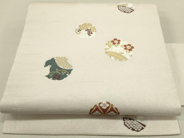 ■■■　サイズ　■■■ 長さ 368cm 幅 31cm程 ■■■　商品詳細　■■■ 【正絹】 状態は締めてはおりますが 特に目立ったシミ汚れなどもなく大変良い状態です。 大変上質な逸品になります。 お安く出品致しますので、是非この機会にいかがでしょうか？ ■■■　注意事項　■■■ ■モニター発色の具合により色合いが異なる場合がございます。 ■寸法は多少の誤差が生じる場合がございますのでご了承ください。 ■縫込みの長さが左右非対称の場合は短い部分を記載しております。 左右非対称であってもご返品・お値引き等の保証は出来かねますので、ご了承の上ご購入をお願い致します。 ■シミ等のチェックには注意を払っておりますが、見落としがある場合もございますし、個人の見解も様々ですので神経質な方のご購入はお控えください。 ■箪笥に入っておりました着物や帯なので畳みシワや匂いがあるものもございます。 ■お休みは基本的に土日祝となりますが、その他臨時でお休みする場合がございますのでご了承ください。 ■商品の発送は平日のみの発送となります。 ■夜間と土曜、日曜日はお問い合わせの回答が遅れる場合がございます。 ■当店では、お直し、紋入れ、お手入れ等は承っておりません。 ■生地の状態（ヤケ、経年劣化等）によってはサイズ直しが出来ない場合がございます。 その点もどうかご了承のうえ、ご購入をお願いいたします。 ■弊社で取り扱う商品は一点ものにつき、時期や在庫状況に応じて金額が変更となる場合がございます。 ■検針は行っておりません。予めご了承いただきますようお願いいたします。 ■【洗える着物】と記載のある商品におきましては、商品お届け後に洗濯を行ってしまってからのご返品にはご対応しかねます。 念の為、専門店でのお手入れをお願いいたします。 ■着物のサイズ目安は下記を参考ください↓ ＜女性着物＞　お端折り次第で＋5cm　−1cmが着用可能サイズ 　例）身丈170cmの場合、身長160cm〜175cm ＜男性着物＞　身丈＋約25cm〜27cm程が適応身長 　例）身丈155cmの場合、身長180〜182cm