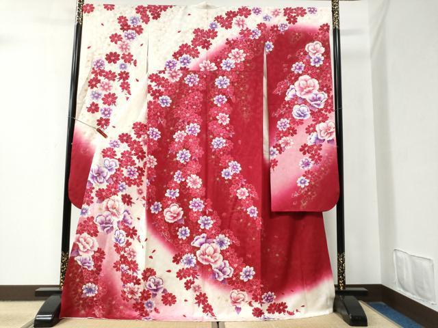 ■■■　サイズ　■■■ 身丈 172cm（肩から） 裄丈 68cm 袖丈 113cm　縫込み 8cm 袖幅 36cm 前幅 25cm 後幅 31cm 着物縫いこみ 内揚げ 4cm 裄 お袖側 約3cm　身頃側 約4cm ■■■　商品詳細　■■■ 【正絹】 状態は接写画像のように衿山に薄い汚れがございますが その他特に目立ったシミ汚れなどもなく大変良い状態です。 大変上質な逸品になります。 お安く出品致しますので、是非この機会にいかがでしょうか？ ■■■　注意事項　■■■ ■モニター発色の具合により色合いが異なる場合がございます。 ■寸法は多少の誤差が生じる場合がございますのでご了承ください。 ■縫込みの長さが左右非対称の場合は短い部分を記載しております。 左右非対称であってもご返品・お値引き等の保証は出来かねますので、ご了承の上ご購入をお願い致します。 ■シミ等のチェックには注意を払っておりますが、見落としがある場合もございますし、個人の見解も様々ですので神経質な方のご購入はお控えください。 ■箪笥に入っておりました着物や帯なので畳みシワや匂いがあるものもございます。 ■お休みは基本的に土日祝となりますが、その他臨時でお休みする場合がございますのでご了承ください。 ■商品の発送は平日のみの発送となります。 ■夜間と土曜、日曜日はお問い合わせの回答が遅れる場合がございます。 ■当店では、お直し、紋入れ、お手入れ等は承っておりません。 ■生地の状態（ヤケ、経年劣化等）によってはサイズ直しが出来ない場合がございます。 その点もどうかご了承のうえ、ご購入をお願いいたします。 ■弊社で取り扱う商品は一点ものにつき、時期や在庫状況に応じて金額が変更となる場合がございます。 ■検針は行っておりません。予めご了承いただきますようお願いいたします。 ■【洗える着物】と記載のある商品におきましては、商品お届け後に洗濯を行ってしまってからのご返品にはご対応しかねます。 念の為、専門店でのお手入れをお願いいたします。 ■着物のサイズ目安は下記を参考ください↓ ＜女性着物＞　お端折り次第で＋5?　−10?が着用可能サイズ 　例）身丈170?の場合、身長160?〜175? ＜男性着物＞　身丈＋約25?〜27?程が適応身長 　例）身丈155?の場合、身長180〜182?