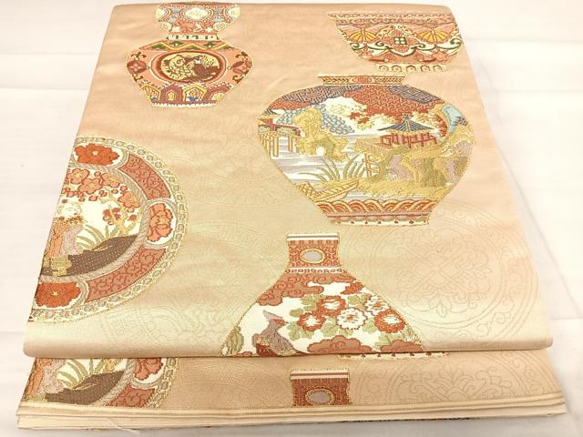 ■■■　サイズ　■■■ 長さ 440cm 幅 30.5cm程 ■■■　商品詳細　■■■ 【正絹】 詳細に関しましては、画像をご確認ください。 大変上質な逸品になります。 お安く出品致しますので、是非この機会にいかがでしょうか？ ■■■　注意事項　■■■ ■モニター発色の具合により色合いが異なる場合がございます。 ■寸法は多少の誤差が生じる場合がございますのでご了承ください。 ■縫込みの長さが左右非対称の場合は短い部分を記載しております。 左右非対称であってもご返品・お値引き等の保証は出来かねますので、ご了承の上ご購入をお願い致します。 ■シミ等のチェックには注意を払っておりますが、見落としがある場合もございますし、個人の見解も様々ですので神経質な方のご購入はお控えください。 ■箪笥に入っておりました着物や帯なので畳みシワや匂いがあるものもございます。 ■お休みは基本的に土日祝となりますが、その他臨時でお休みする場合がございますのでご了承ください。 ■商品の発送は平日のみの発送となります。 ■夜間と土曜、日曜日はお問い合わせの回答が遅れる場合がございます。 ■当店では、お直し、紋入れ、お手入れ等は承っておりません。 ■生地の状態（ヤケ、経年劣化等）によってはサイズ直しが出来ない場合がございます。 その点もどうかご了承のうえ、ご購入をお願いいたします。 ■弊社で取り扱う商品は一点ものにつき、時期や在庫状況に応じて金額が変更となる場合がございます。 ■検針は行っておりません。予めご了承いただきますようお願いいたします。 ■【洗える着物】と記載のある商品におきましては、商品お届け後に洗濯を行ってしまってからのご返品にはご対応しかねます。 念の為、専門店でのお手入れをお願いいたします。 ■着物のサイズ目安は下記を参考ください↓ ＜女性着物＞　お端折り次第で＋5cm　−1cmが着用可能サイズ 　例）身丈170cmの場合、身長160cm〜175cm ＜男性着物＞　身丈＋約25cm〜27cm程が適応身長 　例）身丈155cmの場合、身長180〜182cm