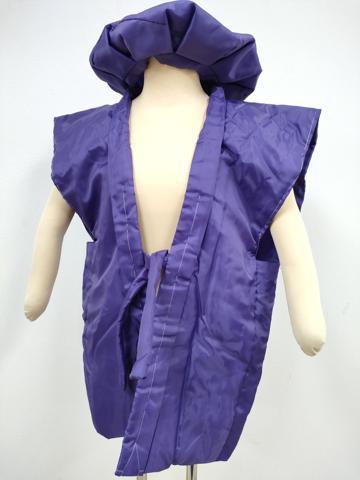 ■■■　サイズ　■■■ 着丈 75cm 肩幅 29cm 裾回り 114cm 頭巾径 約34cm ■■■　商品詳細　■■■ 【化繊】 状態は特に目立ったシミ汚れなどもなく大変良い状態です。 お安く出品致しますので、是非この機会にいかがでしょうか？ ※箱に傷みがございますが商品には問題ございません。 ■■■　注意事項　■■■ ■モニター発色の具合により色合いが異なる場合がございます。 ■寸法は多少の誤差が生じる場合がございますのでご了承ください。 ■縫込みの長さが左右非対称の場合は短い部分を記載しております。 左右非対称であってもご返品・お値引き等の保証は出来かねますので、ご了承の上ご購入をお願い致します。 ■シミ等のチェックには注意を払っておりますが、見落としがある場合もございますし、個人の見解も様々ですので神経質な方のご購入はお控えください。 ■箪笥に入っておりました着物や帯なので畳みシワや匂いがあるものもございます。 ■お休みは基本的に土日祝となりますが、その他臨時でお休みする場合がございますのでご了承ください。 ■商品の発送は平日のみの発送となります。 ■夜間と土曜、日曜日はお問い合わせの回答が遅れる場合がございます。 ■当店では、お直し、紋入れ、お手入れ等は承っておりません。 ■生地の状態（ヤケ、経年劣化等）によってはサイズ直しが出来ない場合がございます。 その点もどうかご了承のうえ、ご購入をお願いいたします。 ■弊社で取り扱う商品は一点ものにつき、時期や在庫状況に応じて金額が変更となる場合がございます。 ■検針は行っておりません。予めご了承いただきますようお願いいたします。 ■【洗える着物】と記載のある商品におきましては、商品お届け後に洗濯を行ってしまってからのご返品にはご対応しかねます。 念の為、専門店でのお手入れをお願いいたします。 ■写真に写っている物が全てになります。それ以外の付属品はございませんのでご了承ください。 ■状態に関する写真につきましては、掲載可能な写真枚数に限りがあるため、各箇所につき1枚参考画像を掲載しております。 ■着物のサイズ目安は下記を参考ください↓ ＜女性着物＞　お端折り次第で＋5cm　−1cmが着用可能サイズ 　例）身丈170cmの場合、身長160cm〜175cm ＜男性着物＞　身丈＋約25cm〜27cm程が適応身長 　例）身丈155cmの場合、身長180〜182cm