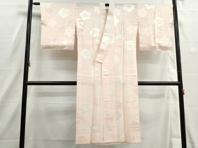 ■■■　サイズ　■■■ 身丈 129cm（肩から） 裄丈 64cm 袖丈 47cm　縫込み 4cm 袖幅 33cm 前幅 23cm 後幅 29cm 着物縫いこみ 内揚げ 5cm 裄 お袖側 約2cm　身頃側 約2cm ■■■　商品詳細　■■■ 【正絹】 状態は画像を添付しておりますので、そちらをご確認下さいますよう宜しくお願い致します。 大変上質な逸品になりますのでぜひお手入れをされてお召しになられてはいかがでしょうか。 お安く出品致しますので、是非この機会にいかがでしょうか？ ■■■　注意事項　■■■ ■モニター発色の具合により色合いが異なる場合がございます。 ■寸法は多少の誤差が生じる場合がございますのでご了承ください。 ■縫込みの長さが左右非対称の場合は短い部分を記載しております。 左右非対称であってもご返品・お値引き等の保証は出来かねますので、ご了承の上ご購入をお願い致します。 ■シミ等のチェックには注意を払っておりますが、見落としがある場合もございますし、個人の見解も様々ですので神経質な方のご購入はお控えください。 ■箪笥に入っておりました着物や帯なので畳みシワや匂いがあるものもございます。 ■お休みは基本的に土日祝となりますが、その他臨時でお休みする場合がございますのでご了承ください。 ■商品の発送は平日のみの発送となります。 ■夜間と土曜、日曜日はお問い合わせの回答が遅れる場合がございます。 ■当店では、お直し、紋入れ、お手入れ等は承っておりません。 ■生地の状態（ヤケ、経年劣化等）によってはサイズ直しが出来ない場合がございます。 その点もどうかご了承のうえ、ご購入をお願いいたします。 ■弊社で取り扱う商品は一点ものにつき、時期や在庫状況に応じて金額が変更となる場合がございます。 ■検針は行っておりません。予めご了承いただきますようお願いいたします。 ■【洗える着物】と記載のある商品におきましては、商品お届け後に洗濯を行ってしまってからのご返品にはご対応しかねます。 念の為、専門店でのお手入れをお願いいたします。 ■写真に写っている物が全てになります。それ以外の付属品はございませんのでご了承ください。 ■状態に関する写真につきましては、掲載可能な写真枚数に限りがあるため、各箇所につき1枚参考画像を掲載しております。 ■着物のサイズ目安は下記を参考ください↓ ＜女性着物＞　お端折り次第で＋5cm　－1cmが着用可能サイズ 　例）身丈170cmの場合、身長160cm～175cm ＜男性着物＞　身丈＋約25cm～27cm程が適応身長 　例）身丈155cmの場合、身長180～182cm