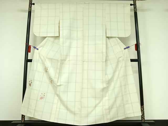 ■■■　サイズ　■■■ 身丈 154cm（肩から） 裄丈 63cm 袖丈 48cm　縫込み 6cm 袖幅 32cm 前幅 26cm 後幅 30cm 着物縫いこみ 内揚げ 5.5cm 裄 お袖側 約3cm　身頃側 約3cm ■■■　商品詳細　■■■ 【正絹】 状態は特に目立ったシミ汚れなどもなく大変良い状態です。 大変上質な逸品になります。 お安く出品致しますので、是非この機会にいかがでしょうか？ ■■■　注意事項　■■■ ■モニター発色の具合により色合いが異なる場合がございます。 ■寸法は多少の誤差が生じる場合がございますのでご了承ください。 ■縫込みの長さが左右非対称の場合は短い部分を記載しております。 左右非対称であってもご返品・お値引き等の保証は出来かねますので、ご了承の上ご購入をお願い致します。 ■シミ等のチェックには注意を払っておりますが、見落としがある場合もございますし、個人の見解も様々ですので神経質な方のご購入はお控えください。 ■箪笥に入っておりました着物や帯なので畳みシワや匂いがあるものもございます。 ■お休みは基本的に土日祝となりますが、その他臨時でお休みする場合がございますのでご了承ください。 ■商品の発送は平日のみの発送となります。 ■夜間と土曜、日曜日はお問い合わせの回答が遅れる場合がございます。 ■当店では、お直し、紋入れ、お手入れ等は承っておりません。 ■生地の状態（ヤケ、経年劣化等）によってはサイズ直しが出来ない場合がございます。 その点もどうかご了承のうえ、ご購入をお願いいたします。 ■弊社で取り扱う商品は一点ものにつき、時期や在庫状況に応じて金額が変更となる場合がございます。 ■検針は行っておりません。予めご了承いただきますようお願いいたします。 ■【洗える着物】と記載のある商品におきましては、商品お届け後に洗濯を行ってしまってからのご返品にはご対応しかねます。 念の為、専門店でのお手入れをお願いいたします。 ■写真に写っている物が全てになります。それ以外の付属品はございませんのでご了承ください。 ■着物のサイズ目安は下記を参考ください↓ ＜女性着物＞　お端折り次第で＋5cm　−1cmが着用可能サイズ 　例）身丈170cmの場合、身長160cm〜175cm ＜男性着物＞　身丈＋約25cm〜27cm程が適応身長 　例）身丈155cmの場合、身長180〜182cm