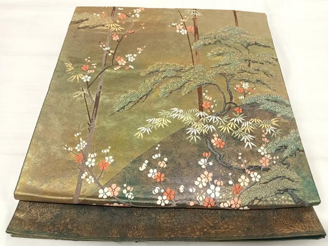 ■■■　サイズ　■■■ 長さ 432cm 幅 31cm程 ■■■　商品詳細　■■■ 【正絹・芯なし】 詳細に関しましては、画像をご確認ください。 大変上質な逸品になります。 お安く出品致しますので、是非この機会にいかがでしょうか？ ■■■　注意事項　■■■ ■モニター発色の具合により色合いが異なる場合がございます。 ■寸法は多少の誤差が生じる場合がございますのでご了承ください。 ■縫込みの長さが左右非対称の場合は短い部分を記載しております。 左右非対称であってもご返品・お値引き等の保証は出来かねますので、ご了承の上ご購入をお願い致します。 ■シミ等のチェックには注意を払っておりますが、見落としがある場合もございますし、個人の見解も様々ですので神経質な方のご購入はお控えください。 ■箪笥に入っておりました着物や帯なので畳みシワや匂いがあるものもございます。 ■お休みは基本的に土日祝となりますが、その他臨時でお休みする場合がございますのでご了承ください。 ■商品の発送は平日のみの発送となります。 ■夜間と土曜、日曜日はお問い合わせの回答が遅れる場合がございます。 ■当店では、お直し、紋入れ、お手入れ等は承っておりません。 ■生地の状態（ヤケ、経年劣化等）によってはサイズ直しが出来ない場合がございます。 その点もどうかご了承のうえ、ご購入をお願いいたします。 ■弊社で取り扱う商品は一点ものにつき、時期や在庫状況に応じて金額が変更となる場合がございます。 ■検針は行っておりません。予めご了承いただきますようお願いいたします。 ■【洗える着物】と記載のある商品におきましては、商品お届け後に洗濯を行ってしまってからのご返品にはご対応しかねます。 念の為、専門店でのお手入れをお願いいたします。 ■写真に写っている物が全てになります。それ以外の付属品はございませんのでご了承ください。 ■着物のサイズ目安は下記を参考ください↓ ＜女性着物＞　お端折り次第で＋5cm　－1cmが着用可能サイズ 　例）身丈170cmの場合、身長160cm～175cm ＜男性着物＞　身丈＋約25cm～27cm程が適応身長 　例）身丈155cmの場合、身長180～182cm