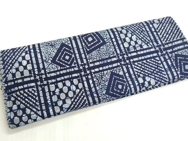 ■■■　サイズ　■■■ 長さ　　着尺分あり 幅　　　約38.5cm ■■■　商品詳細　■■■ 【綿・未使用】 状態は特に目立ったシミ汚れなどもなく大変良い状態です。 大変上質な逸品になります。 お安く出品致しますので、是非この機会にいかがでしょうか？ ■■■　注意事項　■■■ ■モニター発色の具合により色合いが異なる場合がございます。 ■寸法は多少の誤差が生じる場合がございますのでご了承ください。 ■縫込みの長さが左右非対称の場合は短い部分を記載しております。 左右非対称であってもご返品・お値引き等の保証は出来かねますので、ご了承の上ご購入をお願い致します。 ■シミ等のチェックには注意を払っておりますが、見落としがある場合もございますし、個人の見解も様々ですので神経質な方のご購入はお控えください。 ■箪笥に入っておりました着物や帯なので畳みシワや匂いがあるものもございます。 ■お休みは基本的に土日祝となりますが、その他臨時でお休みする場合がございますのでご了承ください。 ■商品の発送は平日のみの発送となります。 ■夜間と土曜、日曜日はお問い合わせの回答が遅れる場合がございます。 ■当店では、お直し、紋入れ、お手入れ等は承っておりません。 ■生地の状態（ヤケ、経年劣化等）によってはサイズ直しが出来ない場合がございます。 その点もどうかご了承のうえ、ご購入をお願いいたします。 ■弊社で取り扱う商品は一点ものにつき、時期や在庫状況に応じて金額が変更となる場合がございます。 ■検針は行っておりません。予めご了承いただきますようお願いいたします。 ■【洗える着物】と記載のある商品におきましては、商品お届け後に洗濯を行ってしまってからのご返品にはご対応しかねます。 念の為、専門店でのお手入れをお願いいたします。 ■写真に写っている物が全てになります。それ以外の付属品はございませんのでご了承ください。 ■状態に関する写真につきましては、掲載可能な写真枚数に限りがあるため、各箇所につき1枚参考画像を掲載しております。 ■着物のサイズ目安は下記を参考ください↓ ＜女性着物＞　お端折り次第で＋5cm　−1cmが着用可能サイズ 　例）身丈170cmの場合、身長160cm〜175cm ＜男性着物＞　身丈＋約25cm〜27cm程が適応身長 　例）身丈155cmの場合、身長180〜182cm