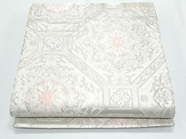 ■■■　サイズ　■■■ 長さ 420cm 幅 30.5cm程 ■■■　商品詳細　■■■ 【正絹・芯なし】 詳細に関しましては、画像をご確認ください。 大変上質な逸品になります。 お安く出品致しますので、是非この機会にいかがでしょうか？ ■■■　注意事項　■■■ ■モニター発色の具合により色合いが異なる場合がございます。 ■寸法は多少の誤差が生じる場合がございますのでご了承ください。 ■縫込みの長さが左右非対称の場合は短い部分を記載しております。 左右非対称であってもご返品・お値引き等の保証は出来かねますので、ご了承の上ご購入をお願い致します。 ■シミ等のチェックには注意を払っておりますが、見落としがある場合もございますし、個人の見解も様々ですので神経質な方のご購入はお控えください。 ■箪笥に入っておりました着物や帯なので畳みシワや匂いがあるものもございます。 ■お休みは基本的に土日祝となりますが、その他臨時でお休みする場合がございますのでご了承ください。 ■商品の発送は平日のみの発送となります。 ■夜間と土曜、日曜日はお問い合わせの回答が遅れる場合がございます。 ■当店では、お直し、紋入れ、お手入れ等は承っておりません。 ■生地の状態（ヤケ、経年劣化等）によってはサイズ直しが出来ない場合がございます。 その点もどうかご了承のうえ、ご購入をお願いいたします。 ■弊社で取り扱う商品は一点ものにつき、時期や在庫状況に応じて金額が変更となる場合がございます。 ■検針は行っておりません。予めご了承いただきますようお願いいたします。 ■【洗える着物】と記載のある商品におきましては、商品お届け後に洗濯を行ってしまってからのご返品にはご対応しかねます。 念の為、専門店でのお手入れをお願いいたします。 ■着物のサイズ目安は下記を参考ください↓ ＜女性着物＞　お端折り次第で＋5cm　−1cmが着用可能サイズ 　例）身丈170cmの場合、身長160cm〜175cm ＜男性着物＞　身丈＋約25cm〜27cm程が適応身長 　例）身丈155cmの場合、身長180〜182cm