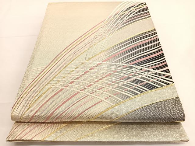 ■■■　サイズ　■■■ 長さ 428cm 幅 31cm程 ■■■　商品詳細　■■■ 【正絹】 詳細に関しましては、画像をご確認ください。 大変上質な逸品になります。 お安く出品致しますので、是非この機会にいかがでしょうか？ ※汚れ等に関しましては、着用時には見えない部分になるかと思いますのであまり気にならずお召になれるかと思います。 ■■■　注意事項　■■■ ■モニター発色の具合により色合いが異なる場合がございます。 ■寸法は多少の誤差が生じる場合がございますのでご了承ください。 ■縫込みの長さが左右非対称の場合は短い部分を記載しております。 左右非対称であってもご返品・お値引き等の保証は出来かねますので、ご了承の上ご購入をお願い致します。 ■シミ等のチェックには注意を払っておりますが、見落としがある場合もございますし、個人の見解も様々ですので神経質な方のご購入はお控えください。 ■箪笥に入っておりました着物や帯なので畳みシワや匂いがあるものもございます。 ■お休みは基本的に土日祝となりますが、その他臨時でお休みする場合がございますのでご了承ください。 ■商品の発送は平日のみの発送となります。 ■夜間と土曜、日曜日はお問い合わせの回答が遅れる場合がございます。 ■当店では、お直し、紋入れ、お手入れ等は承っておりません。 ■生地の状態（ヤケ、経年劣化等）によってはサイズ直しが出来ない場合がございます。 その点もどうかご了承のうえ、ご購入をお願いいたします。 ■弊社で取り扱う商品は一点ものにつき、時期や在庫状況に応じて金額が変更となる場合がございます。 ■検針は行っておりません。予めご了承いただきますようお願いいたします。 ■【洗える着物】と記載のある商品におきましては、商品お届け後に洗濯を行ってしまってからのご返品にはご対応しかねます。 念の為、専門店でのお手入れをお願いいたします。 ■着物のサイズ目安は下記を参考ください↓ ＜女性着物＞　お端折り次第で＋5cm　−1cmが着用可能サイズ 　例）身丈170cmの場合、身長160cm〜175cm ＜男性着物＞　身丈＋約25cm〜27cm程が適応身長 　例）身丈155cmの場合、身長180〜182cm
