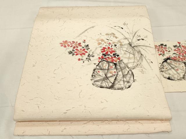 ■■■　サイズ　■■■ 長さ 357cm 幅 30cm程 ■■■　商品詳細　■■■ 【正絹】 状態は接写画像のように太鼓上部に糸解けがございます。 大変上質な逸品になりますのでぜひお手入れをされてお召しになられてはいかがでしょうか。 お安く出品致しますので、是非この機会にいかがでしょうか？ ※太鼓に為書きがございます。 ■■■　注意事項　■■■ ■モニター発色の具合により色合いが異なる場合がございます。 ■寸法は多少の誤差が生じる場合がございますのでご了承ください。 ■縫込みの長さが左右非対称の場合は短い部分を記載しております。 左右非対称であってもご返品・お値引き等の保証は出来かねますので、ご了承の上ご購入をお願い致します。 ■シミ等のチェックには注意を払っておりますが、見落としがある場合もございますし、個人の見解も様々ですので神経質な方のご購入はお控えください。 ■箪笥に入っておりました着物や帯なので畳みシワや匂いがあるものもございます。 ■お休みは基本的に土日祝となりますが、その他臨時でお休みする場合がございますのでご了承ください。 ■商品の発送は平日のみの発送となります。 ■夜間と土曜、日曜日はお問い合わせの回答が遅れる場合がございます。 ■当店では、お直し、紋入れ、お手入れ等は承っておりません。 ■生地の状態（ヤケ、経年劣化等）によってはサイズ直しが出来ない場合がございます。 その点もどうかご了承のうえ、ご購入をお願いいたします。 ■弊社で取り扱う商品は一点ものにつき、時期や在庫状況に応じて金額が変更となる場合がございます。 ■検針は行っておりません。予めご了承いただきますようお願いいたします。 ■【洗える着物】と記載のある商品におきましては、商品お届け後に洗濯を行ってしまってからのご返品にはご対応しかねます。 念の為、専門店でのお手入れをお願いいたします。 ■着物のサイズ目安は下記を参考ください↓ ＜女性着物＞　お端折り次第で＋5cm　−1cmが着用可能サイズ 　例）身丈170cmの場合、身長160cm〜175cm ＜男性着物＞　身丈＋約25cm〜27cm程が適応身長 　例）身丈155cmの場合、身長180〜182cm
