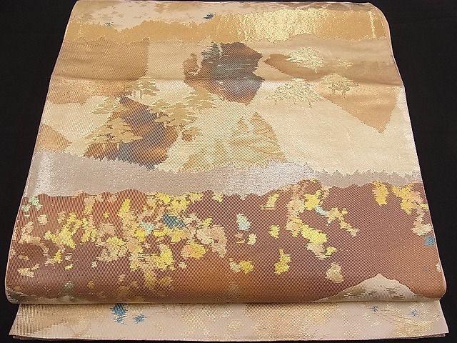 ■■■　サイズ　■■■ 長さ 414cm 幅 30.5cm程 ■■■　商品詳細　■■■ 【正絹・芯なし】状態は接写画像のように柄止まりに折れ山の薄い汚れがございますがその他特に目立ったシミ汚れなどもなく大変良い状態です。着用時には見えない部分になりますのであまり気にならずお召になれるかと思います。大変上質な逸品になります。お安く出品致しますので、是非この機会にいかがでしょうか？※太鼓部分にたたみシワがございます。 ■■■　注意事項　■■■ ■モニター発色の具合により色合いが異なる場合がございます。 ■寸法は多少の誤差が生じる場合がございますのでご了承ください。 ■縫込みの長さが左右非対称の場合は短い部分を記載しております。 左右非対称であってもご返品・お値引き等の保証は出来かねますので、ご了承の上ご購入をお願い致します。 ■シミ等のチェックには注意を払っておりますが、見落としがある場合もございますし、個人の見解も様々ですので神経質な方のご購入はお控えください。 ■箪笥に入っておりました着物や帯なので畳みシワや匂いがあるものもございます。 ■お休みは基本的に土日祝となりますが、その他臨時でお休みする場合がございますのでご了承ください。 ■商品の発送は平日のみの発送となります。 ■夜間と土曜、日曜日はお問い合わせの回答が遅れる場合がございます。 ■当店では、お直し、紋入れ、お手入れ等は承っておりません。 ■生地の状態（ヤケ、経年劣化等）によってはサイズ直しが出来ない場合がございます。 その点もどうかご了承のうえ、ご購入をお願いいたします。 ■弊社で取り扱う商品は一点ものにつき、時期や在庫状況に応じて金額が変更となる場合がございます。 ■検針は行っておりません。予めご了承いただきますようお願いいたします。 ■【洗える着物】と記載のある商品におきましては、商品お届け後に洗濯を行ってしまってからのご返品にはご対応しかねます。 念の為、専門店でのお手入れをお願いいたします。 ■着物のサイズ目安は下記を参考ください↓ ＜女性着物＞　お端折り次第で＋5cm　−1cmが着用可能サイズ 　例）身丈170cmの場合、身長160cm〜175cm ＜男性着物＞　身丈＋約25cm〜27cm程が適応身長 　例）身丈155cmの場合、身長180〜182cm