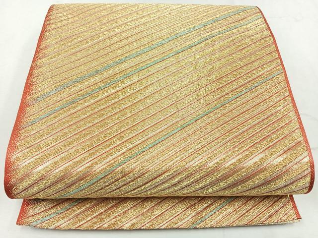 ■■■　サイズ　■■■ 長さ 438cm 幅 31cm程 ■■■　商品詳細　■■■ 【正絹】 詳細に関しましては、画像をご確認ください。 大変上質な逸品になります。 お安く出品致しますので、是非この機会にいかがでしょうか？ ■■■　注意事項　■■■ ■モニター発色の具合により色合いが異なる場合がございます。 ■寸法は多少の誤差が生じる場合がございますのでご了承ください。 ■縫込みの長さが左右非対称の場合は短い部分を記載しております。 左右非対称であってもご返品・お値引き等の保証は出来かねますので、ご了承の上ご購入をお願い致します。 ■シミ等のチェックには注意を払っておりますが、見落としがある場合もございますし、個人の見解も様々ですので神経質な方のご購入はお控えください。 ■箪笥に入っておりました着物や帯なので畳みシワや匂いがあるものもございます。 ■お休みは基本的に土日祝となりますが、その他臨時でお休みする場合がございますのでご了承ください。 ■商品の発送は平日のみの発送となります。 ■夜間と土曜、日曜日はお問い合わせの回答が遅れる場合がございます。 ■当店では、お直し、紋入れ、お手入れ等は承っておりません。 ■生地の状態（ヤケ、経年劣化等）によってはサイズ直しが出来ない場合がございます。 その点もどうかご了承のうえ、ご購入をお願いいたします。 ■弊社で取り扱う商品は一点ものにつき、時期や在庫状況に応じて金額が変更となる場合がございます。 ■検針は行っておりません。予めご了承いただきますようお願いいたします。 ■【洗える着物】と記載のある商品におきましては、商品お届け後に洗濯を行ってしまってからのご返品にはご対応しかねます。 念の為、専門店でのお手入れをお願いいたします。 ■着物のサイズ目安は下記を参考ください↓ ＜女性着物＞　お端折り次第で＋5cm　−1cmが着用可能サイズ 　例）身丈170cmの場合、身長160cm〜175cm ＜男性着物＞　身丈＋約25cm〜27cm程が適応身長 　例）身丈155cmの場合、身長180〜182cm