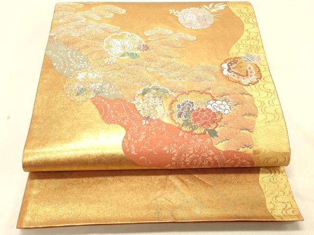 ■■■　サイズ　■■■ 長さ 440cm 幅 31cm程 ■■■　商品詳細　■■■ 【正絹】 詳細に関しましては、画像をご確認ください。 大変上質な逸品になります。 お安く出品致しますので、是非この機会にいかがでしょうか？ ■■■　注意事項　■■■ ■モニター発色の具合により色合いが異なる場合がございます。 ■寸法は多少の誤差が生じる場合がございますのでご了承ください。 ■縫込みの長さが左右非対称の場合は短い部分を記載しております。 左右非対称であってもご返品・お値引き等の保証は出来かねますので、ご了承の上ご購入をお願い致します。 ■シミ等のチェックには注意を払っておりますが、見落としがある場合もございますし、個人の見解も様々ですので神経質な方のご購入はお控えください。 ■箪笥に入っておりました着物や帯なので畳みシワや匂いがあるものもございます。 ■お休みは基本的に土日祝となりますが、その他臨時でお休みする場合がございますのでご了承ください。 ■商品の発送は平日のみの発送となります。 ■夜間と土曜、日曜日はお問い合わせの回答が遅れる場合がございます。 ■当店では、お直し、紋入れ、お手入れ等は承っておりません。 ■生地の状態（ヤケ、経年劣化等）によってはサイズ直しが出来ない場合がございます。 その点もどうかご了承のうえ、ご購入をお願いいたします。 ■弊社で取り扱う商品は一点ものにつき、時期や在庫状況に応じて金額が変更となる場合がございます。 ■検針は行っておりません。予めご了承いただきますようお願いいたします。 ■【洗える着物】と記載のある商品におきましては、商品お届け後に洗濯を行ってしまってからのご返品にはご対応しかねます。 念の為、専門店でのお手入れをお願いいたします。 ■着物のサイズ目安は下記を参考ください↓ ＜女性着物＞　お端折り次第で＋5cm　−1cmが着用可能サイズ 　例）身丈170cmの場合、身長160cm〜175cm ＜男性着物＞　身丈＋約25cm〜27cm程が適応身長 　例）身丈155cmの場合、身長180〜182cm