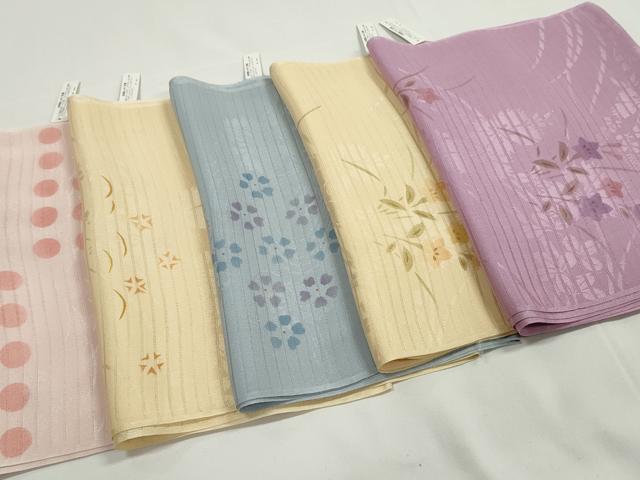 ■■■　商品詳細　■■■ 【正絹・未使用】 状態は特に目立ったシミ汚れなどもなく大変良い状態です。 大変上質な逸品になります。 お安く出品致しますので、是非この機会にいかがでしょうか？ ※素材は全て正絹です。 ■■■　注意事項　■■■ ■モニター発色の具合により色合いが異なる場合がございます。 ■寸法は多少の誤差が生じる場合がございますのでご了承ください。 ■縫込みの長さが左右非対称の場合は短い部分を記載しております。 左右非対称であってもご返品・お値引き等の保証は出来かねますので、ご了承の上ご購入をお願い致します。 ■シミ等のチェックには注意を払っておりますが、見落としがある場合もございますし、個人の見解も様々ですので神経質な方のご購入はお控えください。 ■箪笥に入っておりました着物や帯なので畳みシワや匂いがあるものもございます。 ■お休みは基本的に土日祝となりますが、その他臨時でお休みする場合がございますのでご了承ください。 ■商品の発送は平日のみの発送となります。 ■夜間と土曜、日曜日はお問い合わせの回答が遅れる場合がございます。 ■当店では、お直し、紋入れ、お手入れ等は承っておりません。 ■生地の状態（ヤケ、経年劣化等）によってはサイズ直しが出来ない場合がございます。 その点もどうかご了承のうえ、ご購入をお願いいたします。 ■弊社で取り扱う商品は一点ものにつき、時期や在庫状況に応じて金額が変更となる場合がございます。 ■検針は行っておりません。予めご了承いただきますようお願いいたします。 ■【洗える着物】と記載のある商品におきましては、商品お届け後に洗濯を行ってしまってからのご返品にはご対応しかねます。 念の為、専門店でのお手入れをお願いいたします。 ■着物のサイズ目安は下記を参考ください↓ ＜女性着物＞　お端折り次第で＋5?　−10?が着用可能サイズ 　例）身丈170?の場合、身長160?〜175? ＜男性着物＞　身丈＋約25?〜27?程が適応身長 　例）身丈155?の場合、身長180〜182?