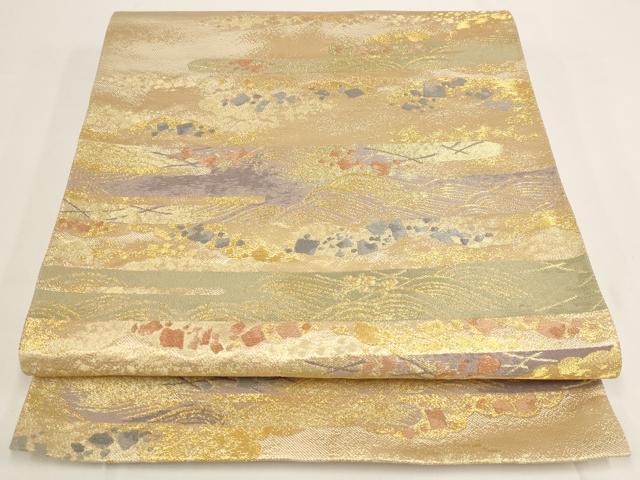 ■■■　サイズ　■■■ 長さ 444cm 幅 31cm程 ■■■　商品詳細　■■■ 【正絹・芯なし】 詳細に関しましては、画像をご確認ください。 大変上質な逸品になります。 お安く出品致しますので、是非この機会にいかがでしょうか？ ※汚れ等に関しましては、着用時には見えない部分になるかと思いますのであまり気にならずお召になれるかと思います。 ■■■　注意事項　■■■ ■モニター発色の具合により色合いが異なる場合がございます。 ■寸法は多少の誤差が生じる場合がございますのでご了承ください。 ■縫込みの長さが左右非対称の場合は短い部分を記載しております。 左右非対称であってもご返品・お値引き等の保証は出来かねますので、ご了承の上ご購入をお願い致します。 ■シミ等のチェックには注意を払っておりますが、見落としがある場合もございますし、個人の見解も様々ですので神経質な方のご購入はお控えください。 ■箪笥に入っておりました着物や帯なので畳みシワや匂いがあるものもございます。 ■お休みは基本的に土日祝となりますが、その他臨時でお休みする場合がございますのでご了承ください。 ■商品の発送は平日のみの発送となります。 ■夜間と土曜、日曜日はお問い合わせの回答が遅れる場合がございます。 ■当店では、お直し、紋入れ、お手入れ等は承っておりません。 ■生地の状態（ヤケ、経年劣化等）によってはサイズ直しが出来ない場合がございます。 その点もどうかご了承のうえ、ご購入をお願いいたします。 ■弊社で取り扱う商品は一点ものにつき、時期や在庫状況に応じて金額が変更となる場合がございます。 ■検針は行っておりません。予めご了承いただきますようお願いいたします。 ■【洗える着物】と記載のある商品におきましては、商品お届け後に洗濯を行ってしまってからのご返品にはご対応しかねます。 念の為、専門店でのお手入れをお願いいたします。 ■着物のサイズ目安は下記を参考ください↓ ＜女性着物＞　お端折り次第で＋5cm　−1cmが着用可能サイズ 　例）身丈170cmの場合、身長160cm〜175cm ＜男性着物＞　身丈＋約25cm〜27cm程が適応身長 　例）身丈155cmの場合、身長180〜182cm