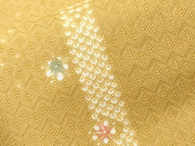 ■■■　サイズ　■■■ 身丈 164cm（肩から） 裄丈 68cm 袖丈 48cm　縫込み 0cm 袖幅 35cm 前幅 24.5cm 後幅 30.5cm 着物縫いこみ 内揚げ 0cm 裄 お袖側 約0cm　身頃側 約1cm ■■■　商品詳細　■■■ 【化繊】 状態は特に目立ったシミ汚れなどもなく大変良い状態です。 お安く出品致しますので、是非この機会にいかがでしょうか？※ご自身で洗濯された場合の保証はできかねます。 専門店にご相談ください。 ■■■　注意事項　■■■ ■モニター発色の具合により色合いが異なる場合がございます。 ■寸法は多少の誤差が生じる場合がございますのでご了承ください。 ■縫込みの長さが左右非対称の場合は短い部分を記載しております。 左右非対称であってもご返品・お値引き等の保証は出来かねますので、ご了承の上ご購入をお願い致します。 ■シミ等のチェックには注意を払っておりますが、見落としがある場合もございますし、個人の見解も様々ですので神経質な方のご購入はお控えください。 ■箪笥に入っておりました着物や帯なので畳みシワや匂いがあるものもございます。 ■お休みは基本的に土日祝となりますが、その他臨時でお休みする場合がございますのでご了承ください。 ■商品の発送は平日のみの発送となります。 ■夜間と土曜、日曜日はお問い合わせの回答が遅れる場合がございます。 ■当店では、お直し、紋入れ、お手入れ等は承っておりません。 ■生地の状態（ヤケ、経年劣化等）によってはサイズ直しが出来ない場合がございます。 その点もどうかご了承のうえ、ご購入をお願いいたします。 ■弊社で取り扱う商品は一点ものにつき、時期や在庫状況に応じて金額が変更となる場合がございます。 ■検針は行っておりません。予めご了承いただきますようお願いいたします。 ■【洗える着物】と記載のある商品におきましては、商品お届け後に洗濯を行ってしまってからのご返品にはご対応しかねます。 念の為、専門店でのお手入れをお願いいたします。 ■写真に写っている物が全てになります。それ以外の付属品はございませんのでご了承ください。 ■状態に関する写真につきましては、掲載可能な写真枚数に限りがあるため、各箇所につき1枚参考画像を掲載しております。 ■着物のサイズ目安は下記を参考ください↓ ＜女性着物＞　お端折り次第で＋5cm　−1cmが着用可能サイズ 　例）身丈170cmの場合、身長160cm〜175cm ＜男性着物＞　身丈＋約25cm〜27cm程が適応身長 　例）身丈155cmの場合、身長180〜182cm