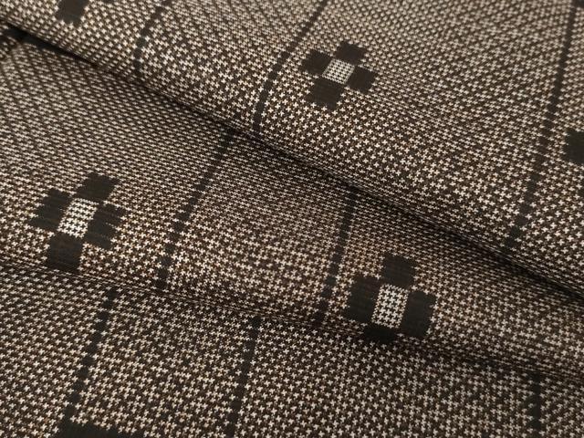 平和屋着物●本場大島紬　泥染め　一元7マルキ　十字　正絹　逸品　AABD4952cs