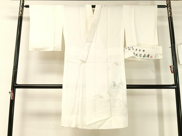 ■■■　サイズ　■■■ 身丈 113cm（肩から） 裄丈 61.5cm 袖丈 46cm　縫込み 6.5cm 袖幅 31cm 前幅 28.5cm 後幅 31.5cm 着物縫いこみ 内揚げ 7cm 裄 お袖側 約4cm　身頃側 約1.5cm ■■■　商品詳細　■■■ 【正絹・未使用】 状態は特に目立ったシミ汚れなどもなく大変良い状態です。 大変上質な逸品になります。 お安く出品致しますので、是非この機会にいかがでしょうか？ ■■■　注意事項　■■■ ■モニター発色の具合により色合いが異なる場合がございます。 ■寸法は多少の誤差が生じる場合がございますのでご了承ください。 ■縫込みの長さが左右非対称の場合は短い部分を記載しております。 左右非対称であってもご返品・お値引き等の保証は出来かねますので、ご了承の上ご購入をお願い致します。 ■シミ等のチェックには注意を払っておりますが、見落としがある場合もございますし、個人の見解も様々ですので神経質な方のご購入はお控えください。 ■箪笥に入っておりました着物や帯なので畳みシワや匂いがあるものもございます。 ■お休みは基本的に土日祝となりますが、その他臨時でお休みする場合がございますのでご了承ください。 ■商品の発送は平日のみの発送となります。 ■夜間と土曜、日曜日はお問い合わせの回答が遅れる場合がございます。 ■当店では、お直し、紋入れ、お手入れ等は承っておりません。 ■生地の状態（ヤケ、経年劣化等）によってはサイズ直しが出来ない場合がございます。 その点もどうかご了承のうえ、ご購入をお願いいたします。 ■弊社で取り扱う商品は一点ものにつき、時期や在庫状況に応じて金額が変更となる場合がございます。 ■検針は行っておりません。予めご了承いただきますようお願いいたします。 ■【洗える着物】と記載のある商品におきましては、商品お届け後に洗濯を行ってしまってからのご返品にはご対応しかねます。 念の為、専門店でのお手入れをお願いいたします。 ■着物のサイズ目安は下記を参考ください↓ ＜女性着物＞　お端折り次第で＋5cm　−1cmが着用可能サイズ 　例）身丈170cmの場合、身長160cm〜175cm ＜男性着物＞　身丈＋約25cm〜27cm程が適応身長 　例）身丈155cmの場合、身長180〜182cm