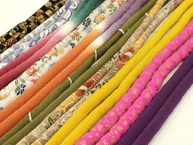 ■■■　商品詳細　■■■ ※こちらのお品はまとめての出品となりますので、 汚れ・サイズ等の詳細は記載しておりません。 ご理解の上でのご入札をお願い致します。 大変上質な逸品になります。 お安く出品致しますので、是非この機会にいかがでしょうか？ ■■■　注意事項　■■■ ■モニター発色の具合により色合いが異なる場合がございます。 ■寸法は多少の誤差が生じる場合がございますのでご了承ください。 ■縫込みの長さが左右非対称の場合は短い部分を記載しております。 左右非対称であってもご返品・お値引き等の保証は出来かねますので、ご了承の上ご購入をお願い致します。 ■シミ等のチェックには注意を払っておりますが、見落としがある場合もございますし、個人の見解も様々ですので神経質な方のご購入はお控えください。 ■箪笥に入っておりました着物や帯なので畳みシワや匂いがあるものもございます。 ■お休みは基本的に土日祝となりますが、その他臨時でお休みする場合がございますのでご了承ください。 ■商品の発送は平日のみの発送となります。 ■夜間と土曜、日曜日はお問い合わせの回答が遅れる場合がございます。 ■当店では、お直し、紋入れ、お手入れ等は承っておりません。 ■生地の状態（ヤケ、経年劣化等）によってはサイズ直しが出来ない場合がございます。 その点もどうかご了承のうえ、ご購入をお願いいたします。 ■弊社で取り扱う商品は一点ものにつき、時期や在庫状況に応じて金額が変更となる場合がございます。 ■検針は行っておりません。予めご了承いただきますようお願いいたします。 ■【洗える着物】と記載のある商品におきましては、商品お届け後に洗濯を行ってしまってからのご返品にはご対応しかねます。 念の為、専門店でのお手入れをお願いいたします。 ■着物のサイズ目安は下記を参考ください↓ ＜女性着物＞　お端折り次第で＋5cm　−1cmが着用可能サイズ 　例）身丈170cmの場合、身長160cm〜175cm ＜男性着物＞　身丈＋約25cm〜27cm程が適応身長 　例）身丈155cmの場合、身長180〜182cm