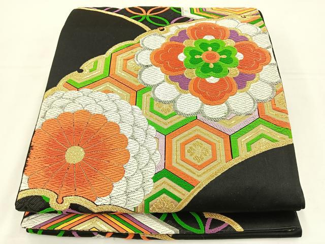 ■■■　サイズ　■■■ 長さ 428cm 幅 31cm程 ■■■　商品詳細　■■■ 【正絹・芯なし】 詳細に関しましては、画像をご確認ください。 大変上質な逸品になります。 お安く出品致しますので、是非この機会にいかがでしょうか？ ■■■　注意事項　■■■ ■モニター発色の具合により色合いが異なる場合がございます。 ■寸法は多少の誤差が生じる場合がございますのでご了承ください。 ■縫込みの長さが左右非対称の場合は短い部分を記載しております。 左右非対称であってもご返品・お値引き等の保証は出来かねますので、ご了承の上ご購入をお願い致します。 ■シミ等のチェックには注意を払っておりますが、見落としがある場合もございますし、個人の見解も様々ですので神経質な方のご購入はお控えください。 ■箪笥に入っておりました着物や帯なので畳みシワや匂いがあるものもございます。 ■お休みは基本的に土日祝となりますが、その他臨時でお休みする場合がございますのでご了承ください。 ■商品の発送は平日のみの発送となります。 ■夜間と土曜、日曜日はお問い合わせの回答が遅れる場合がございます。 ■当店では、お直し、紋入れ、お手入れ等は承っておりません。 ■生地の状態（ヤケ、経年劣化等）によってはサイズ直しが出来ない場合がございます。 その点もどうかご了承のうえ、ご購入をお願いいたします。 ■弊社で取り扱う商品は一点ものにつき、時期や在庫状況に応じて金額が変更となる場合がございます。 ■検針は行っておりません。予めご了承いただきますようお願いいたします。 ■【洗える着物】と記載のある商品におきましては、商品お届け後に洗濯を行ってしまってからのご返品にはご対応しかねます。 念の為、専門店でのお手入れをお願いいたします。 ■着物のサイズ目安は下記を参考ください↓ ＜女性着物＞　お端折り次第で＋5cm　−1cmが着用可能サイズ 　例）身丈170cmの場合、身長160cm〜175cm ＜男性着物＞　身丈＋約25cm〜27cm程が適応身長 　例）身丈155cmの場合、身長180〜182cm
