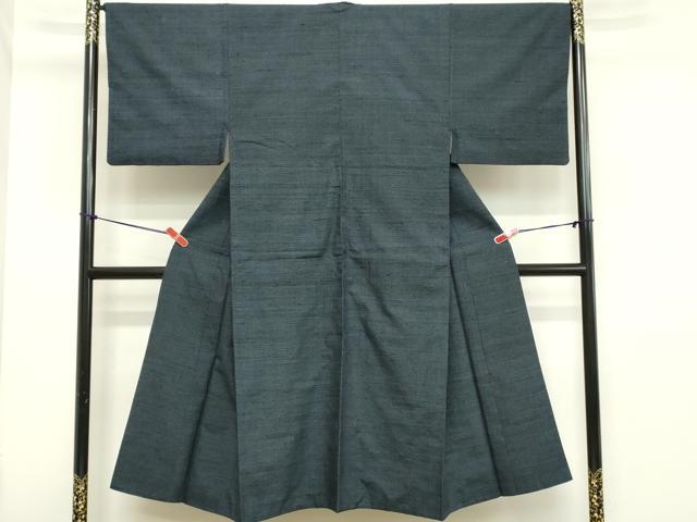 ■■■　サイズ　■■■ 身丈 144cm（肩から） 裄丈 66cm 袖丈 49cm　縫込み 0cm 袖幅 34cm 前幅 28cm 後幅 31.5cm 着物縫いこみ 内揚げ 7cm 裄 お袖側 約0cm　身頃側 約3cm ■■■　商品詳細　■■■ 【正絹】 状態は画像を添付しておりますので、そちらをご確認下さいますよう宜しくお願い致します。 大変上質な逸品になります。 お安く出品致しますので、是非この機会にいかがでしょうか？ ■■■　注意事項　■■■ ■モニター発色の具合により色合いが異なる場合がございます。 ■寸法は多少の誤差が生じる場合がございますのでご了承ください。 ■縫込みの長さが左右非対称の場合は短い部分を記載しております。 左右非対称であってもご返品・お値引き等の保証は出来かねますので、ご了承の上ご購入をお願い致します。 ■シミ等のチェックには注意を払っておりますが、見落としがある場合もございますし、個人の見解も様々ですので神経質な方のご購入はお控えください。 ■箪笥に入っておりました着物や帯なので畳みシワや匂いがあるものもございます。 ■お休みは基本的に土日祝となりますが、その他臨時でお休みする場合がございますのでご了承ください。 ■商品の発送は平日のみの発送となります。 ■夜間と土曜、日曜日はお問い合わせの回答が遅れる場合がございます。 ■当店では、お直し、紋入れ、お手入れ等は承っておりません。 ■生地の状態（ヤケ、経年劣化等）によってはサイズ直しが出来ない場合がございます。 その点もどうかご了承のうえ、ご購入をお願いいたします。 ■弊社で取り扱う商品は一点ものにつき、時期や在庫状況に応じて金額が変更となる場合がございます。 ■検針は行っておりません。予めご了承いただきますようお願いいたします。 ■【洗える着物】と記載のある商品におきましては、商品お届け後に洗濯を行ってしまってからのご返品にはご対応しかねます。 念の為、専門店でのお手入れをお願いいたします。 ■着物のサイズ目安は下記を参考ください↓ ＜女性着物＞　お端折り次第で＋5cm　−1cmが着用可能サイズ 　例）身丈170cmの場合、身長160cm〜175cm ＜男性着物＞　身丈＋約25cm〜27cm程が適応身長 　例）身丈155cmの場合、身長180〜182cm