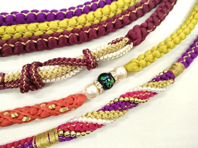 ■■■　商品詳細　■■■ ※こちらのお品はまとめての出品となりますので、 汚れ・サイズ等の詳細は記載しておりません。 ご理解の上でのご入札をお願い致します。 大変上質な逸品になります。 お安く出品致しますので、是非この機会にいかがでしょうか？ ■■■　注意事項　■■■ ■モニター発色の具合により色合いが異なる場合がございます。 ■寸法は多少の誤差が生じる場合がございますのでご了承ください。 ■縫込みの長さが左右非対称の場合は短い部分を記載しております。 左右非対称であってもご返品・お値引き等の保証は出来かねますので、ご了承の上ご購入をお願い致します。 ■シミ等のチェックには注意を払っておりますが、見落としがある場合もございますし、個人の見解も様々ですので神経質な方のご購入はお控えください。 ■箪笥に入っておりました着物や帯なので畳みシワや匂いがあるものもございます。 ■お休みは基本的に土日祝となりますが、その他臨時でお休みする場合がございますのでご了承ください。 ■商品の発送は平日のみの発送となります。 ■夜間と土曜、日曜日はお問い合わせの回答が遅れる場合がございます。 ■当店では、お直し、紋入れ、お手入れ等は承っておりません。 ■生地の状態（ヤケ、経年劣化等）によってはサイズ直しが出来ない場合がございます。 その点もどうかご了承のうえ、ご購入をお願いいたします。 ■弊社で取り扱う商品は一点ものにつき、時期や在庫状況に応じて金額が変更となる場合がございます。 ■検針は行っておりません。予めご了承いただきますようお願いいたします。 ■【洗える着物】と記載のある商品におきましては、商品お届け後に洗濯を行ってしまってからのご返品にはご対応しかねます。 念の為、専門店でのお手入れをお願いいたします。 ■着物のサイズ目安は下記を参考ください↓ ＜女性着物＞　お端折り次第で＋5cm　−1cmが着用可能サイズ 　例）身丈170cmの場合、身長160cm〜175cm ＜男性着物＞　身丈＋約25cm〜27cm程が適応身長 　例）身丈155cmの場合、身長180〜182cm