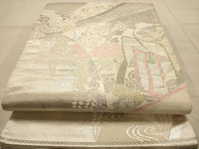 ■■■　サイズ　■■■ 長さ 428cm 幅 30cm程 ■■■　商品詳細　■■■ 【正絹】 詳細に関しましては、画像をご確認ください。 大変上質な逸品になります。 お安く出品致しますので、是非この機会にいかがでしょうか？ ※汚れ等に関しましては、着用時には見えない部分になるかと思いますのであまり気にならずお召になれるかと思います。 ■■■　注意事項　■■■ ■モニター発色の具合により色合いが異なる場合がございます。 ■寸法は多少の誤差が生じる場合がございますのでご了承ください。 ■縫込みの長さが左右非対称の場合は短い部分を記載しております。 左右非対称であってもご返品・お値引き等の保証は出来かねますので、ご了承の上ご購入をお願い致します。 ■シミ等のチェックには注意を払っておりますが、見落としがある場合もございますし、個人の見解も様々ですので神経質な方のご購入はお控えください。 ■箪笥に入っておりました着物や帯なので畳みシワや匂いがあるものもございます。 ■お休みは基本的に土日祝となりますが、その他臨時でお休みする場合がございますのでご了承ください。 ■商品の発送は平日のみの発送となります。 ■夜間と土曜、日曜日はお問い合わせの回答が遅れる場合がございます。 ■当店では、お直し、紋入れ、お手入れ等は承っておりません。 ■生地の状態（ヤケ、経年劣化等）によってはサイズ直しが出来ない場合がございます。 その点もどうかご了承のうえ、ご購入をお願いいたします。 ■弊社で取り扱う商品は一点ものにつき、時期や在庫状況に応じて金額が変更となる場合がございます。 ■検針は行っておりません。予めご了承いただきますようお願いいたします。 ■【洗える着物】と記載のある商品におきましては、商品お届け後に洗濯を行ってしまってからのご返品にはご対応しかねます。 念の為、専門店でのお手入れをお願いいたします。 ■着物のサイズ目安は下記を参考ください↓ ＜女性着物＞　お端折り次第で＋5?　−10?が着用可能サイズ 　例）身丈170?の場合、身長160?〜175? ＜男性着物＞　身丈＋約25?〜27?程が適応身長 　例）身丈155?の場合、身長180〜182?