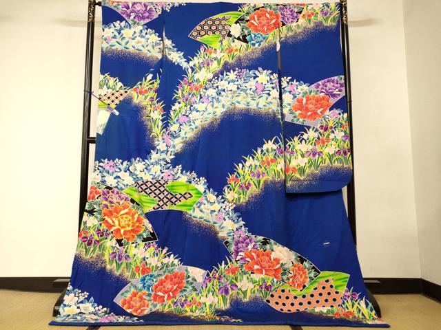 ■■■　サイズ　■■■ 身丈 180cm（肩から） 裄丈 65cm 袖丈 106cm　縫込み 4cm 袖幅 33cm 前幅 25cm 後幅 31cm 着物縫いこみ 内揚げ 0cm 裄 お袖側 約1cm　身頃側 約0cm ■■■　商品詳細　■■■ 【正絹・ふき綿仕立て・比翼仕立て・バチ衿】 状態は接写画像のようにふき綿部分・表地・袖口・比翼・比翼衿に薄い汚れ、下前おくみに糸解けがございますが その他特に目立ったシミ汚れなどもなく大変良い状態です。 大変上質な逸品になります。 お安く出品致しますので、是非この機会にいかがでしょうか？ ■■■　注意事項　■■■ ■モニター発色の具合により色合いが異なる場合がございます。 ■寸法は多少の誤差が生じる場合がございますのでご了承ください。 ■縫込みの長さが左右非対称の場合は短い部分を記載しております。 左右非対称であってもご返品・お値引き等の保証は出来かねますので、ご了承の上ご購入をお願い致します。 ■シミ等のチェックには注意を払っておりますが、見落としがある場合もございますし、個人の見解も様々ですので神経質な方のご購入はお控えください。 ■箪笥に入っておりました着物や帯なので畳みシワや匂いがあるものもございます。 ■お休みは基本的に土日祝となりますが、その他臨時でお休みする場合がございますのでご了承ください。 ■商品の発送は平日のみの発送となります。 ■夜間と土曜、日曜日はお問い合わせの回答が遅れる場合がございます。 ■当店では、お直し、紋入れ、お手入れ等は承っておりません。 ■生地の状態（ヤケ、経年劣化等）によってはサイズ直しが出来ない場合がございます。 その点もどうかご了承のうえ、ご購入をお願いいたします。 ■弊社で取り扱う商品は一点ものにつき、時期や在庫状況に応じて金額が変更となる場合がございます。 ■検針は行っておりません。予めご了承いただきますようお願いいたします。 ■【洗える着物】と記載のある商品におきましては、商品お届け後に洗濯を行ってしまってからのご返品にはご対応しかねます。 念の為、専門店でのお手入れをお願いいたします。 ■写真に写っている物が全てになります。それ以外の付属品はございませんのでご了承ください。 ■状態に関する写真につきましては、掲載可能な写真枚数に限りがあるため、各箇所につき1枚参考画像を掲載しております。 ■着物のサイズ目安は下記を参考ください↓ ＜女性着物＞　お端折り次第で＋5cm　−1cmが着用可能サイズ 　例）身丈170cmの場合、身長160cm〜175cm ＜男性着物＞　身丈＋約25cm〜27cm程が適応身長 　例）身丈155cmの場合、身長180〜182cm