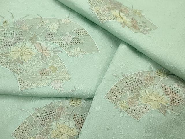 ■■■　サイズ　■■■ 身丈 151cm（肩から） 裄丈 63.5cm 袖丈 48.5cm　縫込み 5.5cm 袖幅 33cm 前幅 25.5cm 後幅 28.5cm 着物縫いこみ 内揚げ 8.5cm 裄 お袖側 約1cm　身頃側 約0cm ■■■　商品詳細　■■■ 【正絹・一つ紋】 状態は画像を添付しておりますので、そちらをご確認下さいますよう宜しくお願い致します。 大変上質な逸品になります。 お安く出品致しますので、是非この機会にいかがでしょうか？ ■■■　注意事項　■■■ ■モニター発色の具合により色合いが異なる場合がございます。 ■寸法は多少の誤差が生じる場合がございますのでご了承ください。 ■縫込みの長さが左右非対称の場合は短い部分を記載しております。 左右非対称であってもご返品・お値引き等の保証は出来かねますので、ご了承の上ご購入をお願い致します。 ■シミ等のチェックには注意を払っておりますが、見落としがある場合もございますし、個人の見解も様々ですので神経質な方のご購入はお控えください。 ■箪笥に入っておりました着物や帯なので畳みシワや匂いがあるものもございます。 ■お休みは基本的に土日祝となりますが、その他臨時でお休みする場合がございますのでご了承ください。 ■商品の発送は平日のみの発送となります。 ■夜間と土曜、日曜日はお問い合わせの回答が遅れる場合がございます。 ■当店では、お直し、紋入れ、お手入れ等は承っておりません。 ■生地の状態（ヤケ、経年劣化等）によってはサイズ直しが出来ない場合がございます。 その点もどうかご了承のうえ、ご購入をお願いいたします。 ■弊社で取り扱う商品は一点ものにつき、時期や在庫状況に応じて金額が変更となる場合がございます。 ■検針は行っておりません。予めご了承いただきますようお願いいたします。 ■【洗える着物】と記載のある商品におきましては、商品お届け後に洗濯を行ってしまってからのご返品にはご対応しかねます。 念の為、専門店でのお手入れをお願いいたします。 ■着物のサイズ目安は下記を参考ください↓ ＜女性着物＞　お端折り次第で＋5cm　−1cmが着用可能サイズ 　例）身丈170cmの場合、身長160cm〜175cm ＜男性着物＞　身丈＋約25cm〜27cm程が適応身長 　例）身丈155cmの場合、身長180〜182cm