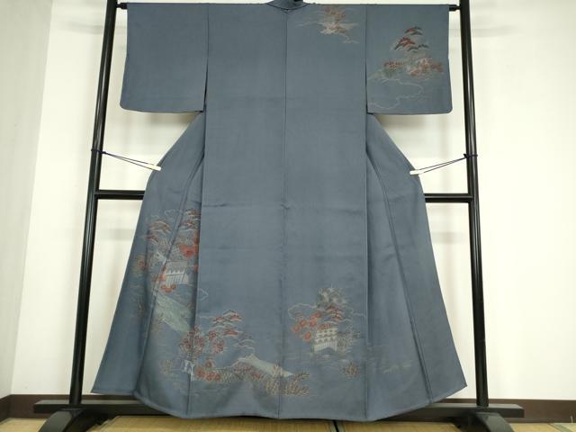 ■■■　サイズ　■■■ 身丈 154cm（肩から） 裄丈 65cm 袖丈 46cm　縫込み 6cm 袖幅 33cm 前幅 25cm 後幅 30.5cm 着物縫いこみ 内揚げ 10cm 裄 お袖側 約2.5cm　身頃側 約2.5cm ■■■　商品詳細　■■■ 【正絹・未使用】 状態は特に目立ったシミ汚れなどもなく大変良い状態です。 大変上質な逸品になります。 お安く出品致しますので、是非この機会にいかがでしょうか？ ■■■　注意事項　■■■ ■モニター発色の具合により色合いが異なる場合がございます。 ■寸法は多少の誤差が生じる場合がございますのでご了承ください。 ■縫込みの長さが左右非対称の場合は短い部分を記載しております。 左右非対称であってもご返品・お値引き等の保証は出来かねますので、ご了承の上ご購入をお願い致します。 ■シミ等のチェックには注意を払っておりますが、見落としがある場合もございますし、個人の見解も様々ですので神経質な方のご購入はお控えください。 ■箪笥に入っておりました着物や帯なので畳みシワや匂いがあるものもございます。 ■お休みは基本的に土日祝となりますが、その他臨時でお休みする場合がございますのでご了承ください。 ■商品の発送は平日のみの発送となります。 ■夜間と土曜、日曜日はお問い合わせの回答が遅れる場合がございます。 ■当店では、お直し、紋入れ、お手入れ等は承っておりません。 ■生地の状態（ヤケ、経年劣化等）によってはサイズ直しが出来ない場合がございます。 その点もどうかご了承のうえ、ご購入をお願いいたします。 ■弊社で取り扱う商品は一点ものにつき、時期や在庫状況に応じて金額が変更となる場合がございます。 ■検針は行っておりません。予めご了承いただきますようお願いいたします。 ■【洗える着物】と記載のある商品におきましては、商品お届け後に洗濯を行ってしまってからのご返品にはご対応しかねます。 念の為、専門店でのお手入れをお願いいたします。 ■写真に写っている物が全てになります。それ以外の付属品はございませんのでご了承ください。 ■状態に関する写真につきましては、掲載可能な写真枚数に限りがあるため、各箇所につき1枚参考画像を掲載しております。 ■着物のサイズ目安は下記を参考ください↓ ＜女性着物＞　お端折り次第で＋5cm　－1cmが着用可能サイズ 　例）身丈170cmの場合、身長160cm～175cm ＜男性着物＞　身丈＋約25cm～27cm程が適応身長 　例）身丈155cmの場合、身長180～182cm