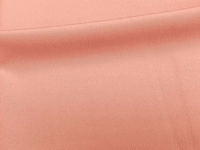 ■■■　サイズ　■■■ 身丈 166cm（肩から） 裄丈 64cm 袖丈 49cm　縫込み 3.5cm 袖幅 32cm 前幅 23cm 後幅 30.5cm 着物縫いこみ 内揚げ 0cm 裄 お袖側 約3cm　身頃側 約2cm ■■■　商品詳細　■■■ 【正絹・一つ紋・未使用】 状態は画像を添付しておりますので、そちらをご確認下さいますよう宜しくお願い致します。 大変上質な逸品になります。 お安く出品致しますので、是非この機会にいかがでしょうか？ ■■■　注意事項　■■■ ■モニター発色の具合により色合いが異なる場合がございます。 ■寸法は多少の誤差が生じる場合がございますのでご了承ください。 ■縫込みの長さが左右非対称の場合は短い部分を記載しております。 左右非対称であってもご返品・お値引き等の保証は出来かねますので、ご了承の上ご購入をお願い致します。 ■シミ等のチェックには注意を払っておりますが、見落としがある場合もございますし、個人の見解も様々ですので神経質な方のご購入はお控えください。 ■箪笥に入っておりました着物や帯なので畳みシワや匂いがあるものもございます。 ■お休みは基本的に土日祝となりますが、その他臨時でお休みする場合がございますのでご了承ください。 ■商品の発送は平日のみの発送となります。 ■夜間と土曜、日曜日はお問い合わせの回答が遅れる場合がございます。 ■当店では、お直し、紋入れ、お手入れ等は承っておりません。 ■生地の状態（ヤケ、経年劣化等）によってはサイズ直しが出来ない場合がございます。 その点もどうかご了承のうえ、ご購入をお願いいたします。 ■弊社で取り扱う商品は一点ものにつき、時期や在庫状況に応じて金額が変更となる場合がございます。 ■検針は行っておりません。予めご了承いただきますようお願いいたします。 ■【洗える着物】と記載のある商品におきましては、商品お届け後に洗濯を行ってしまってからのご返品にはご対応しかねます。 念の為、専門店でのお手入れをお願いいたします。 ■着物のサイズ目安は下記を参考ください↓ ＜女性着物＞　お端折り次第で＋5cm　−1cmが着用可能サイズ 　例）身丈170cmの場合、身長160cm〜175cm ＜男性着物＞　身丈＋約25cm〜27cm程が適応身長 　例）身丈155cmの場合、身長180〜182cm