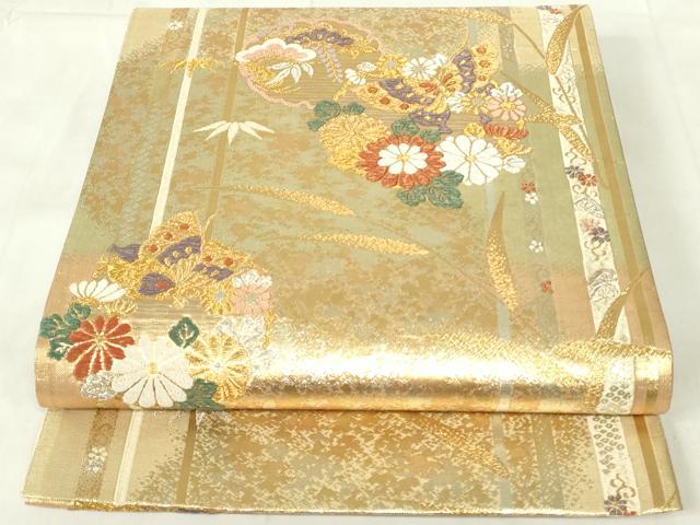 ■■■　サイズ　■■■ 長さ 430cm 幅 31cm程 ■■■　商品詳細　■■■ 【正絹】 詳細に関しましては、画像をご確認ください。 大変上質な逸品になります。 お安く出品致しますので、是非この機会にいかがでしょうか？ ■■■　注意事項　■■■ ■モニター発色の具合により色合いが異なる場合がございます。 ■寸法は多少の誤差が生じる場合がございますのでご了承ください。 ■縫込みの長さが左右非対称の場合は短い部分を記載しております。 左右非対称であってもご返品・お値引き等の保証は出来かねますので、ご了承の上ご購入をお願い致します。 ■シミ等のチェックには注意を払っておりますが、見落としがある場合もございますし、個人の見解も様々ですので神経質な方のご購入はお控えください。 ■箪笥に入っておりました着物や帯なので畳みシワや匂いがあるものもございます。 ■お休みは基本的に土日祝となりますが、その他臨時でお休みする場合がございますのでご了承ください。 ■商品の発送は平日のみの発送となります。 ■夜間と土曜、日曜日はお問い合わせの回答が遅れる場合がございます。 ■当店では、お直し、紋入れ、お手入れ等は承っておりません。 ■生地の状態（ヤケ、経年劣化等）によってはサイズ直しが出来ない場合がございます。 その点もどうかご了承のうえ、ご購入をお願いいたします。 ■弊社で取り扱う商品は一点ものにつき、時期や在庫状況に応じて金額が変更となる場合がございます。 ■検針は行っておりません。予めご了承いただきますようお願いいたします。 ■【洗える着物】と記載のある商品におきましては、商品お届け後に洗濯を行ってしまってからのご返品にはご対応しかねます。 念の為、専門店でのお手入れをお願いいたします。 ■着物のサイズ目安は下記を参考ください↓ ＜女性着物＞　お端折り次第で＋5cm　−1cmが着用可能サイズ 　例）身丈170cmの場合、身長160cm〜175cm ＜男性着物＞　身丈＋約25cm〜27cm程が適応身長 　例）身丈155cmの場合、身長180〜182cm