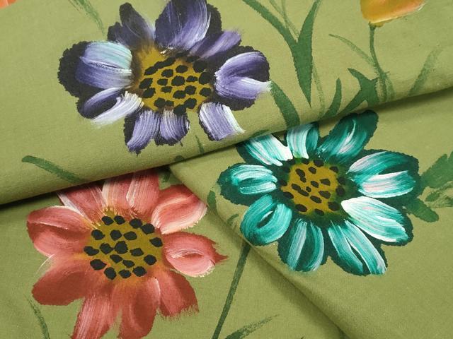 ■■■　サイズ　■■■ 身丈 154cm（肩から） 裄丈 64cm 袖丈 47cm　縫込み 3cm 袖幅 33.5cm 前幅 23.5cm 後幅 29cm 着物縫いこみ 内揚げ 0cm 裄 お袖側 約3cm　身頃側 約3cm ■■■　商品詳細　■■■ 【綿】 状態は特に目立ったシミ汚れなどもなく大変良い状態です。 大変上質な逸品になります。 お安く出品致しますので、是非この機会にいかがでしょうか？ ■■■　注意事項　■■■ ■モニター発色の具合により色合いが異なる場合がございます。 ■寸法は多少の誤差が生じる場合がございますのでご了承ください。 ■縫込みの長さが左右非対称の場合は短い部分を記載しております。 左右非対称であってもご返品・お値引き等の保証は出来かねますので、ご了承の上ご購入をお願い致します。 ■シミ等のチェックには注意を払っておりますが、見落としがある場合もございますし、個人の見解も様々ですので神経質な方のご購入はお控えください。 ■箪笥に入っておりました着物や帯なので畳みシワや匂いがあるものもございます。 ■お休みは基本的に土日祝となりますが、その他臨時でお休みする場合がございますのでご了承ください。 ■商品の発送は平日のみの発送となります。 ■夜間と土曜、日曜日はお問い合わせの回答が遅れる場合がございます。 ■当店では、お直し、紋入れ、お手入れ等は承っておりません。 ■生地の状態（ヤケ、経年劣化等）によってはサイズ直しが出来ない場合がございます。 その点もどうかご了承のうえ、ご購入をお願いいたします。 ■弊社で取り扱う商品は一点ものにつき、時期や在庫状況に応じて金額が変更となる場合がございます。 ■検針は行っておりません。予めご了承いただきますようお願いいたします。 ■【洗える着物】と記載のある商品におきましては、商品お届け後に洗濯を行ってしまってからのご返品にはご対応しかねます。 念の為、専門店でのお手入れをお願いいたします。 ■着物のサイズ目安は下記を参考ください↓ ＜女性着物＞　お端折り次第で＋5cm　−1cmが着用可能サイズ 　例）身丈170cmの場合、身長160cm〜175cm ＜男性着物＞　身丈＋約25cm〜27cm程が適応身長 　例）身丈155cmの場合、身長180〜182cm