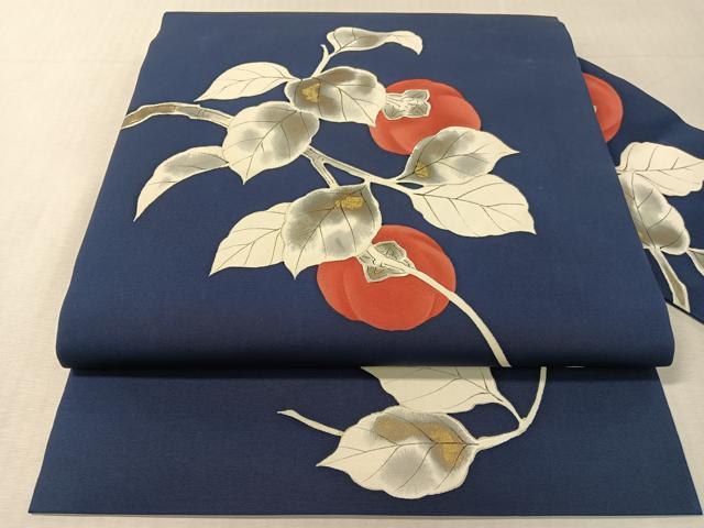 ■■■　サイズ　■■■ 長さ 366cm 幅 30.5cm程 ■■■　商品詳細　■■■ 【正絹】 状態は接写画像のように 太鼓に薄い汚れがございますが その他特に目立ったシミ汚れなどもなく大変良い状態です。 大変上質な逸品になります。 お安く出品致しますので、是非この機会にいかがでしょうか？ ■■■　注意事項　■■■ ■モニター発色の具合により色合いが異なる場合がございます。 ■寸法は多少の誤差が生じる場合がございますのでご了承ください。 ■縫込みの長さが左右非対称の場合は短い部分を記載しております。 左右非対称であってもご返品・お値引き等の保証は出来かねますので、ご了承の上ご購入をお願い致します。 ■シミ等のチェックには注意を払っておりますが、見落としがある場合もございますし、個人の見解も様々ですので神経質な方のご購入はお控えください。 ■箪笥に入っておりました着物や帯なので畳みシワや匂いがあるものもございます。 ■お休みは基本的に土日祝となりますが、その他臨時でお休みする場合がございますのでご了承ください。 ■商品の発送は平日のみの発送となります。 ■夜間と土曜、日曜日はお問い合わせの回答が遅れる場合がございます。 ■当店では、お直し、紋入れ、お手入れ等は承っておりません。 ■生地の状態（ヤケ、経年劣化等）によってはサイズ直しが出来ない場合がございます。 その点もどうかご了承のうえ、ご購入をお願いいたします。 ■弊社で取り扱う商品は一点ものにつき、時期や在庫状況に応じて金額が変更となる場合がございます。 ■検針は行っておりません。予めご了承いただきますようお願いいたします。 ■【洗える着物】と記載のある商品におきましては、商品お届け後に洗濯を行ってしまってからのご返品にはご対応しかねます。 念の為、専門店でのお手入れをお願いいたします。 ■写真に写っている物が全てになります。それ以外の付属品はございませんのでご了承ください。 ■状態に関する写真につきましては、掲載可能な写真枚数に限りがあるため、各箇所につき1枚参考画像を掲載しております。 ■着物のサイズ目安は下記を参考ください↓ ＜女性着物＞　お端折り次第で＋5cm　－1cmが着用可能サイズ 　例）身丈170cmの場合、身長160cm～175cm ＜男性着物＞　身丈＋約25cm～27cm程が適応身長 　例）身丈155cmの場合、身長180～182cm