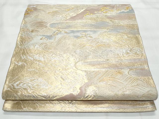 ■■■　サイズ　■■■ 長さ 400cm 幅 31cm程 ■■■　商品詳細　■■■ 【正絹・芯なし】 詳細に関しましては、画像をご確認ください。 大変上質な逸品になります。 お安く出品致しますので、是非この機会にいかがでしょうか？ ※汚れ等に関しましては、着用時には見えない部分になるかと思いますのであまり気にならずお召になれるかと思います。 ■■■　注意事項　■■■ ■モニター発色の具合により色合いが異なる場合がございます。 ■寸法は多少の誤差が生じる場合がございますのでご了承ください。 ■縫込みの長さが左右非対称の場合は短い部分を記載しております。 左右非対称であってもご返品・お値引き等の保証は出来かねますので、ご了承の上ご購入をお願い致します。 ■シミ等のチェックには注意を払っておりますが、見落としがある場合もございますし、個人の見解も様々ですので神経質な方のご購入はお控えください。 ■箪笥に入っておりました着物や帯なので畳みシワや匂いがあるものもございます。 ■お休みは基本的に土日祝となりますが、その他臨時でお休みする場合がございますのでご了承ください。 ■商品の発送は平日のみの発送となります。 ■夜間と土曜、日曜日はお問い合わせの回答が遅れる場合がございます。 ■当店では、お直し、紋入れ、お手入れ等は承っておりません。 ■生地の状態（ヤケ、経年劣化等）によってはサイズ直しが出来ない場合がございます。 その点もどうかご了承のうえ、ご購入をお願いいたします。 ■弊社で取り扱う商品は一点ものにつき、時期や在庫状況に応じて金額が変更となる場合がございます。 ■検針は行っておりません。予めご了承いただきますようお願いいたします。 ■【洗える着物】と記載のある商品におきましては、商品お届け後に洗濯を行ってしまってからのご返品にはご対応しかねます。 念の為、専門店でのお手入れをお願いいたします。 ■着物のサイズ目安は下記を参考ください↓ ＜女性着物＞　お端折り次第で＋5cm　−1cmが着用可能サイズ 　例）身丈170cmの場合、身長160cm〜175cm ＜男性着物＞　身丈＋約25cm〜27cm程が適応身長 　例）身丈155cmの場合、身長180〜182cm