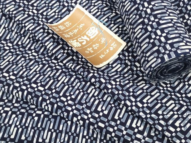 ■■■　サイズ　■■■ 長さ　　着尺分あり 幅　　　約38.5cm ■■■　商品詳細　■■■ 【綿・未使用】 状態は特に目立ったシミ汚れなどもなく大変良い状態です。 大変上質な逸品になります。 お安く出品致しますので、是非この機会にいかがでしょうか？ ■■■　注意事項　■■■ ■モニター発色の具合により色合いが異なる場合がございます。 ■寸法は多少の誤差が生じる場合がございますのでご了承ください。 ■縫込みの長さが左右非対称の場合は短い部分を記載しております。 左右非対称であってもご返品・お値引き等の保証は出来かねますので、ご了承の上ご購入をお願い致します。 ■シミ等のチェックには注意を払っておりますが、見落としがある場合もございますし、個人の見解も様々ですので神経質な方のご購入はお控えください。 ■箪笥に入っておりました着物や帯なので畳みシワや匂いがあるものもございます。 ■お休みは基本的に土日祝となりますが、その他臨時でお休みする場合がございますのでご了承ください。 ■商品の発送は平日のみの発送となります。 ■夜間と土曜、日曜日はお問い合わせの回答が遅れる場合がございます。 ■当店では、お直し、紋入れ、お手入れ等は承っておりません。 ■生地の状態（ヤケ、経年劣化等）によってはサイズ直しが出来ない場合がございます。 その点もどうかご了承のうえ、ご購入をお願いいたします。 ■弊社で取り扱う商品は一点ものにつき、時期や在庫状況に応じて金額が変更となる場合がございます。 ■検針は行っておりません。予めご了承いただきますようお願いいたします。 ■【洗える着物】と記載のある商品におきましては、商品お届け後に洗濯を行ってしまってからのご返品にはご対応しかねます。 念の為、専門店でのお手入れをお願いいたします。 ■着物のサイズ目安は下記を参考ください↓ ＜女性着物＞　お端折り次第で＋5cm　−1cmが着用可能サイズ 　例）身丈170cmの場合、身長160cm〜175cm ＜男性着物＞　身丈＋約25cm〜27cm程が適応身長 　例）身丈155cmの場合、身長180〜182cm