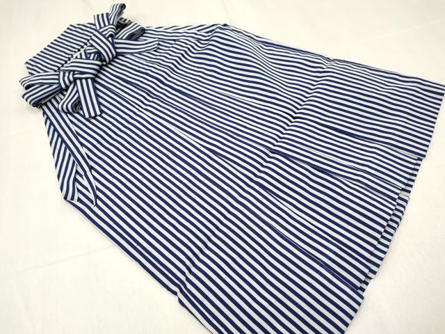 ■■■　サイズ　■■■ 【袴】 紐下　約　55cm ■■■　商品詳細　■■■ 袴【化繊】 状態は接写画像のように 一の襞・二の襞・後襞に薄い汚れがございますが その他特に目立ったシミ汚れなどもなく大変良い状態です。 お安く出品致しますので、是非この機会にいかがでしょうか？ ※ご自身で洗濯された場合の保証はできかねます。専門店にご相談ください。 ■■■　注意事項　■■■ ■モニター発色の具合により色合いが異なる場合がございます。 ■寸法は多少の誤差が生じる場合がございますのでご了承ください。 ■縫込みの長さが左右非対称の場合は短い部分を記載しております。 左右非対称であってもご返品・お値引き等の保証は出来かねますので、ご了承の上ご購入をお願い致します。 ■シミ等のチェックには注意を払っておりますが、見落としがある場合もございますし、個人の見解も様々ですので神経質な方のご購入はお控えください。 ■箪笥に入っておりました着物や帯なので畳みシワや匂いがあるものもございます。 ■お休みは基本的に土日祝となりますが、その他臨時でお休みする場合がございますのでご了承ください。 ■商品の発送は平日のみの発送となります。 ■夜間と土曜、日曜日はお問い合わせの回答が遅れる場合がございます。 ■当店では、お直し、紋入れ、お手入れ等は承っておりません。 ■生地の状態（ヤケ、経年劣化等）によってはサイズ直しが出来ない場合がございます。 その点もどうかご了承のうえ、ご購入をお願いいたします。 ■弊社で取り扱う商品は一点ものにつき、時期や在庫状況に応じて金額が変更となる場合がございます。 ■検針は行っておりません。予めご了承いただきますようお願いいたします。 ■【洗える着物】と記載のある商品におきましては、商品お届け後に洗濯を行ってしまってからのご返品にはご対応しかねます。 念の為、専門店でのお手入れをお願いいたします。 ■写真に写っている物が全てになります。それ以外の付属品はございませんのでご了承ください。 ■着物のサイズ目安は下記を参考ください↓ ＜女性着物＞　お端折り次第で＋5cm　－1cmが着用可能サイズ 　例）身丈170cmの場合、身長160cm～175cm ＜男性着物＞　身丈＋約25cm～27cm程が適応身長 　例）身丈155cmの場合、身長180～182cm