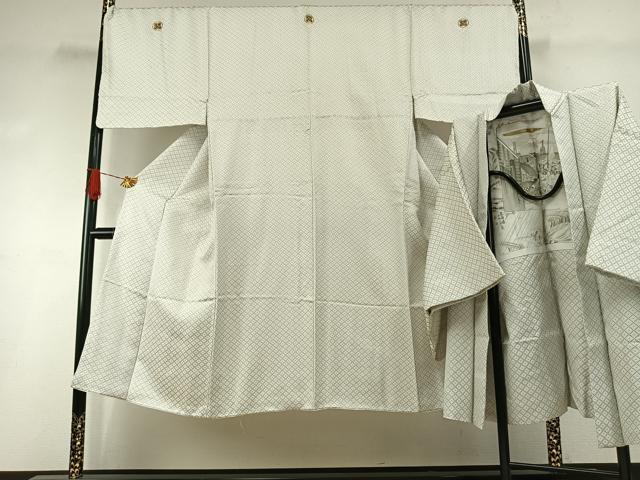 ■■■　サイズ　■■■ 身丈 135cm（肩から） 裄丈 71cm 袖丈 45cm　縫込み 5.5cm 袖幅 36cm 前幅 27cm 後幅 32cm 着物縫いこみ 内揚げ 4cm 裄 お袖側 約2cm　身頃側 約1cm 【羽織】 身丈 85cm（肩から） 裄丈 72.5cm 袖丈 46cm　縫込み 5cm 袖幅 36.5cm 前幅 21cm 後幅 33cm 着物縫いこみ 内揚げ 0cm 裄 お袖側 約0cm　身頃側 約1.5cm ■■■　商品詳細　■■■ 【正絹・五つ紋】 着物の状態は接写画像のように後身頃・衿・袖口に薄い汚れがございますが その他特に目立ったシミ汚れなどもなく大変良い状態です。 羽織の状態は接写画像のように表地・右袖に薄い汚れがございますが その他特に目立ったシミ汚れなどもなく大変良い状態です。 大変上質な逸品になります。 お安く出品致しますので、是非この機会にいかがでしょうか？ ■■■　注意事項　■■■ ■モニター発色の具合により色合いが異なる場合がございます。 ■寸法は多少の誤差が生じる場合がございますのでご了承ください。 ■縫込みの長さが左右非対称の場合は短い部分を記載しております。 左右非対称であってもご返品・お値引き等の保証は出来かねますので、ご了承の上ご購入をお願い致します。 ■シミ等のチェックには注意を払っておりますが、見落としがある場合もございますし、個人の見解も様々ですので神経質な方のご購入はお控えください。 ■箪笥に入っておりました着物や帯なので畳みシワや匂いがあるものもございます。 ■お休みは基本的に土日祝となりますが、その他臨時でお休みする場合がございますのでご了承ください。 ■商品の発送は平日のみの発送となります。 ■夜間と土曜、日曜日はお問い合わせの回答が遅れる場合がございます。 ■当店では、お直し、紋入れ、お手入れ等は承っておりません。 ■生地の状態（ヤケ、経年劣化等）によってはサイズ直しが出来ない場合がございます。 その点もどうかご了承のうえ、ご購入をお願いいたします。 ■弊社で取り扱う商品は一点ものにつき、時期や在庫状況に応じて金額が変更となる場合がございます。 ■検針は行っておりません。予めご了承いただきますようお願いいたします。 ■【洗える着物】と記載のある商品におきましては、商品お届け後に洗濯を行ってしまってからのご返品にはご対応しかねます。 念の為、専門店でのお手入れをお願いいたします。 ■写真に写っている物が全てになります。それ以外の付属品はございませんのでご了承ください。 ■着物のサイズ目安は下記を参考ください↓ ＜女性着物＞　お端折り次第で＋5cm　−1cmが着用可能サイズ 　例）身丈170cmの場合、身長160cm〜175cm ＜男性着物＞　身丈＋約25cm〜27cm程が適応身長 　例）身丈155cmの場合、身長180〜182cm