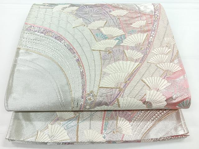 ■■■　サイズ　■■■ 長さ 422cm 幅 31.5cm程 ■■■　商品詳細　■■■ 【正絹・芯なし】 詳細に関しましては、画像をご確認ください。 大変上質な逸品になります。 お安く出品致しますので、是非この機会にいかがでしょうか？ ■■■　注意事項　■■■ ■モニター発色の具合により色合いが異なる場合がございます。 ■寸法は多少の誤差が生じる場合がございますのでご了承ください。 ■縫込みの長さが左右非対称の場合は短い部分を記載しております。 左右非対称であってもご返品・お値引き等の保証は出来かねますので、ご了承の上ご購入をお願い致します。 ■シミ等のチェックには注意を払っておりますが、見落としがある場合もございますし、個人の見解も様々ですので神経質な方のご購入はお控えください。 ■箪笥に入っておりました着物や帯なので畳みシワや匂いがあるものもございます。 ■お休みは基本的に土日祝となりますが、その他臨時でお休みする場合がございますのでご了承ください。 ■商品の発送は平日のみの発送となります。 ■夜間と土曜、日曜日はお問い合わせの回答が遅れる場合がございます。 ■当店では、お直し、紋入れ、お手入れ等は承っておりません。 ■生地の状態（ヤケ、経年劣化等）によってはサイズ直しが出来ない場合がございます。 その点もどうかご了承のうえ、ご購入をお願いいたします。 ■弊社で取り扱う商品は一点ものにつき、時期や在庫状況に応じて金額が変更となる場合がございます。 ■検針は行っておりません。予めご了承いただきますようお願いいたします。 ■【洗える着物】と記載のある商品におきましては、商品お届け後に洗濯を行ってしまってからのご返品にはご対応しかねます。 念の為、専門店でのお手入れをお願いいたします。 ■着物のサイズ目安は下記を参考ください↓ ＜女性着物＞　お端折り次第で＋5?　−10?が着用可能サイズ 　例）身丈170?の場合、身長160?〜175? ＜男性着物＞　身丈＋約25?〜27?程が適応身長 　例）身丈155?の場合、身長180〜182?