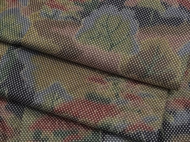 ■■■　サイズ　■■■ 身丈 153cm（肩から） 裄丈 64cm 袖丈 50cm　縫込み 1.5cm 袖幅 33.5cm 前幅 23cm 後幅 29.5cm 着物縫いこみ 内揚げ 1cm 裄 お袖側 約1cm　身頃側 約1.5cm ■■■　商品詳細　■■■ 【正絹】 状態は胴裏、衿裏に汚れがございますが その他表地は特に目立ったシミ汚れなどもなく大変良い状態です。 大変上質な逸品になります。 お安く出品致しますので、是非この機会にいかがでしょうか？ ベストストアアワード5年連続日本一受賞！！2023年3月9日（木）に行われた「ヤフオク!ベストストアアワード2022」において20,000を超える全ストアの中からヤフオク!Best Store Awards 2022 和服部門全国1位を受賞いたしました！2018年度、2019年度、2020年度、2021年度、2022年度と全国1位を5年連続受賞できましたのは日頃から当店をご利用いただいておりますお客様方のおかげでございます。心より感謝を申し上げます。皆様に選ばれて日本一今後も喜んでいただけるよう厳選しましたお品を出品して参りますのでどうぞ宜しくお願い致します。 ■■■　注意事項　■■■ ■モニター発色の具合により色合いが異なる場合がございます。 ■寸法は多少の誤差が生じる場合がございますのでご了承ください。 ■縫込みの長さが左右非対称の場合は短い部分を記載しております。 左右非対称であってもご返品・お値引き等の保証は出来かねますので、ご了承の上ご購入をお願い致します。 ■シミ等のチェックには注意を払っておりますが、見落としがある場合もございますし、個人の見解も様々ですので神経質な方のご購入はお控えください。 ■箪笥に入っておりました着物や帯なので畳みシワや匂いがあるものもございます。 ■お休みは基本的に土日祝となりますが、その他臨時でお休みする場合がございますのでご了承ください。 ■商品の発送は平日のみの発送となります。 ■夜間と土曜、日曜日はお問い合わせの回答が遅れる場合がございます。 ■当店では、お直し、紋入れ、お手入れ等は承っておりません。 ■生地の状態（ヤケ、経年劣化等）によってはサイズ直しが出来ない場合がございます。 その点もどうかご了承のうえ、ご購入をお願いいたします。 ■弊社で取り扱う商品は一点ものにつき、時期や在庫状況に応じて金額が変更となる場合がございます。 ■検針は行っておりません。予めご了承いただきますようお願いいたします。 ■【洗える着物】と記載のある商品におきましては、商品お届け後に洗濯を行ってしまってからのご返品にはご対応しかねます。 念の為、専門店でのお手入れをお願いいたします。 ■着物のサイズ目安は下記を参考ください↓ ＜女性着物＞　お端折り次第で＋5cm　−1cmが着用可能サイズ 　例）身丈170cmの場合、身長160cm〜175cm ＜男性着物＞　身丈＋約25cm〜27cm程が適応身長 　例）身丈155cmの場合、身長180〜182cm