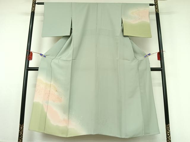 ■■■　サイズ　■■■ 身丈 145cm（肩から） 裄丈 60cm 袖丈 45cm　縫込み 5cm 袖幅 31cm 前幅 22cm 後幅 28cm 着物縫いこみ 内揚げ 7cm 裄 お袖側 約3cm　身頃側 約4cm ■■■　商品詳細　■■■ 【正絹・一つ紋】 状態は特に目立ったシミ汚れなどもなく大変良い状態です。 大変上質な逸品になります。 お安く出品致しますので、是非この機会にいかがでしょうか？ ■■■　注意事項　■■■ ■モニター発色の具合により色合いが異なる場合がございます。 ■寸法は多少の誤差が生じる場合がございますのでご了承ください。 ■縫込みの長さが左右非対称の場合は短い部分を記載しております。 左右非対称であってもご返品・お値引き等の保証は出来かねますので、ご了承の上ご購入をお願い致します。 ■シミ等のチェックには注意を払っておりますが、見落としがある場合もございますし、個人の見解も様々ですので神経質な方のご購入はお控えください。 ■箪笥に入っておりました着物や帯なので畳みシワや匂いがあるものもございます。 ■お休みは基本的に土日祝となりますが、その他臨時でお休みする場合がございますのでご了承ください。 ■商品の発送は平日のみの発送となります。 ■夜間と土曜、日曜日はお問い合わせの回答が遅れる場合がございます。 ■当店では、お直し、紋入れ、お手入れ等は承っておりません。 ■生地の状態（ヤケ、経年劣化等）によってはサイズ直しが出来ない場合がございます。 その点もどうかご了承のうえ、ご購入をお願いいたします。 ■弊社で取り扱う商品は一点ものにつき、時期や在庫状況に応じて金額が変更となる場合がございます。 ■検針は行っておりません。予めご了承いただきますようお願いいたします。 ■【洗える着物】と記載のある商品におきましては、商品お届け後に洗濯を行ってしまってからのご返品にはご対応しかねます。 念の為、専門店でのお手入れをお願いいたします。 ■着物のサイズ目安は下記を参考ください↓ ＜女性着物＞　お端折り次第で＋5cm　−1cmが着用可能サイズ 　例）身丈170cmの場合、身長160cm〜175cm ＜男性着物＞　身丈＋約25cm〜27cm程が適応身長 　例）身丈155cmの場合、身長180〜182cm