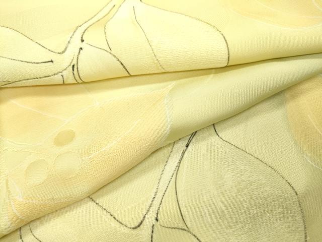■■■　サイズ　■■■ 身丈 169.5cm（肩から） 裄丈 64cm 袖丈 48cm　縫込み 4cm 袖幅 33cm 前幅 23.5cm 後幅 30.5cm 着物縫いこみ 内揚げ 0cm 裄 お袖側 約2cm　身頃側 約1cm ■■■　商品詳細　■■■ 【正絹】 状態は接写画像のように胴裏・衿裏・衿山・右袖前に薄い汚れがございますが その他特に目立ったシミ汚れなどもなく大変良い状態です。 大変上質な逸品になります。 お安く出品致しますので、是非この機会にいかがでしょうか？ ■■■　注意事項　■■■ ■モニター発色の具合により色合いが異なる場合がございます。 ■寸法は多少の誤差が生じる場合がございますのでご了承ください。 ■縫込みの長さが左右非対称の場合は短い部分を記載しております。 左右非対称であってもご返品・お値引き等の保証は出来かねますので、ご了承の上ご購入をお願い致します。 ■シミ等のチェックには注意を払っておりますが、見落としがある場合もございますし、個人の見解も様々ですので神経質な方のご購入はお控えください。 ■箪笥に入っておりました着物や帯なので畳みシワや匂いがあるものもございます。 ■お休みは基本的に土日祝となりますが、その他臨時でお休みする場合がございますのでご了承ください。 ■商品の発送は平日のみの発送となります。 ■夜間と土曜、日曜日はお問い合わせの回答が遅れる場合がございます。 ■当店では、お直し、紋入れ、お手入れ等は承っておりません。 ■生地の状態（ヤケ、経年劣化等）によってはサイズ直しが出来ない場合がございます。 その点もどうかご了承のうえ、ご購入をお願いいたします。 ■弊社で取り扱う商品は一点ものにつき、時期や在庫状況に応じて金額が変更となる場合がございます。 ■検針は行っておりません。予めご了承いただきますようお願いいたします。 ■【洗える着物】と記載のある商品におきましては、商品お届け後に洗濯を行ってしまってからのご返品にはご対応しかねます。 念の為、専門店でのお手入れをお願いいたします。 ■着物のサイズ目安は下記を参考ください↓ ＜女性着物＞　お端折り次第で＋5cm　−1cmが着用可能サイズ 　例）身丈170cmの場合、身長160cm〜175cm ＜男性着物＞　身丈＋約25cm〜27cm程が適応身長 　例）身丈155cmの場合、身長180〜182cm